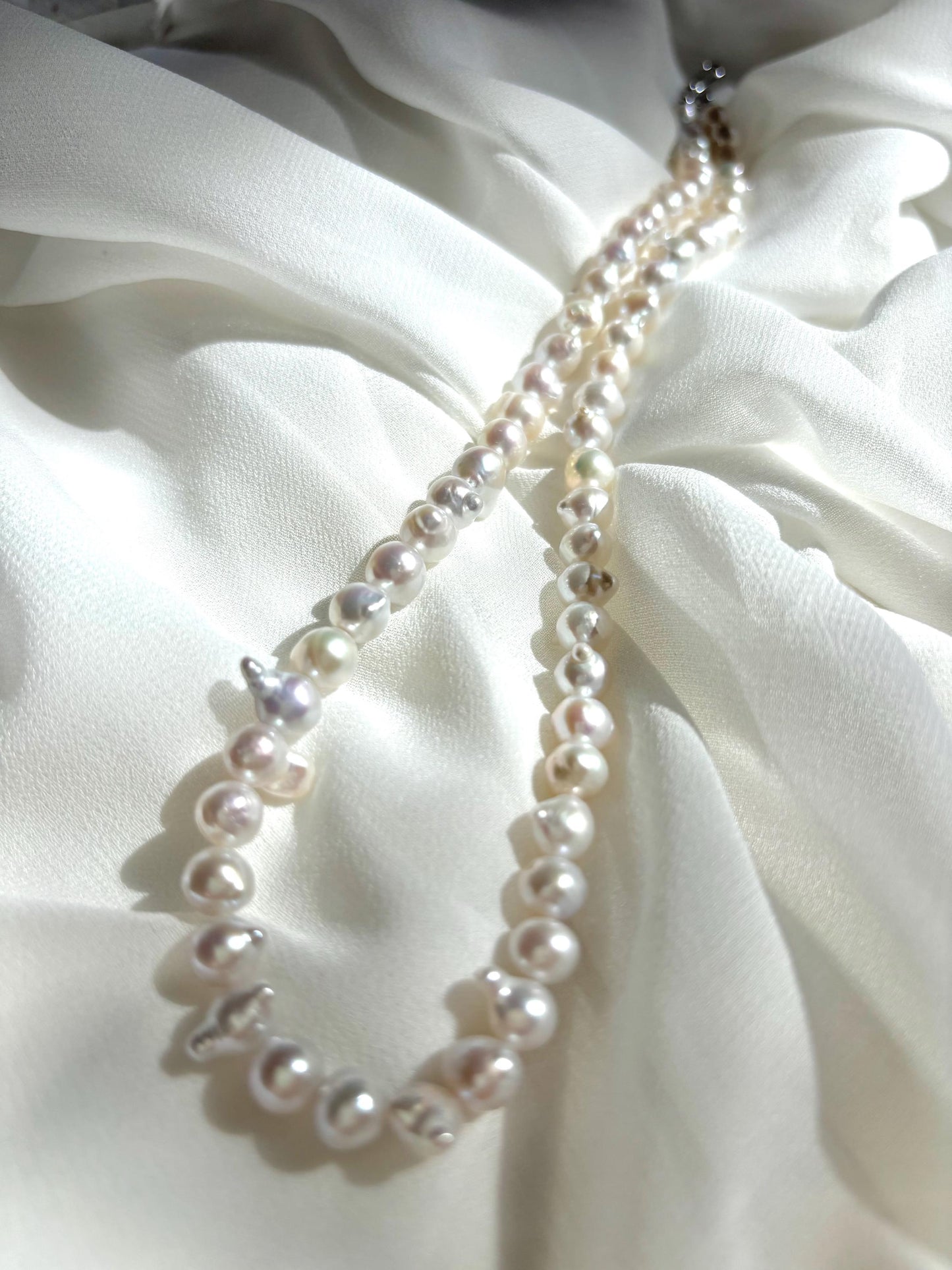 Irregular white baroque summer casual natural freshwater pearl necklace (AA Luster)