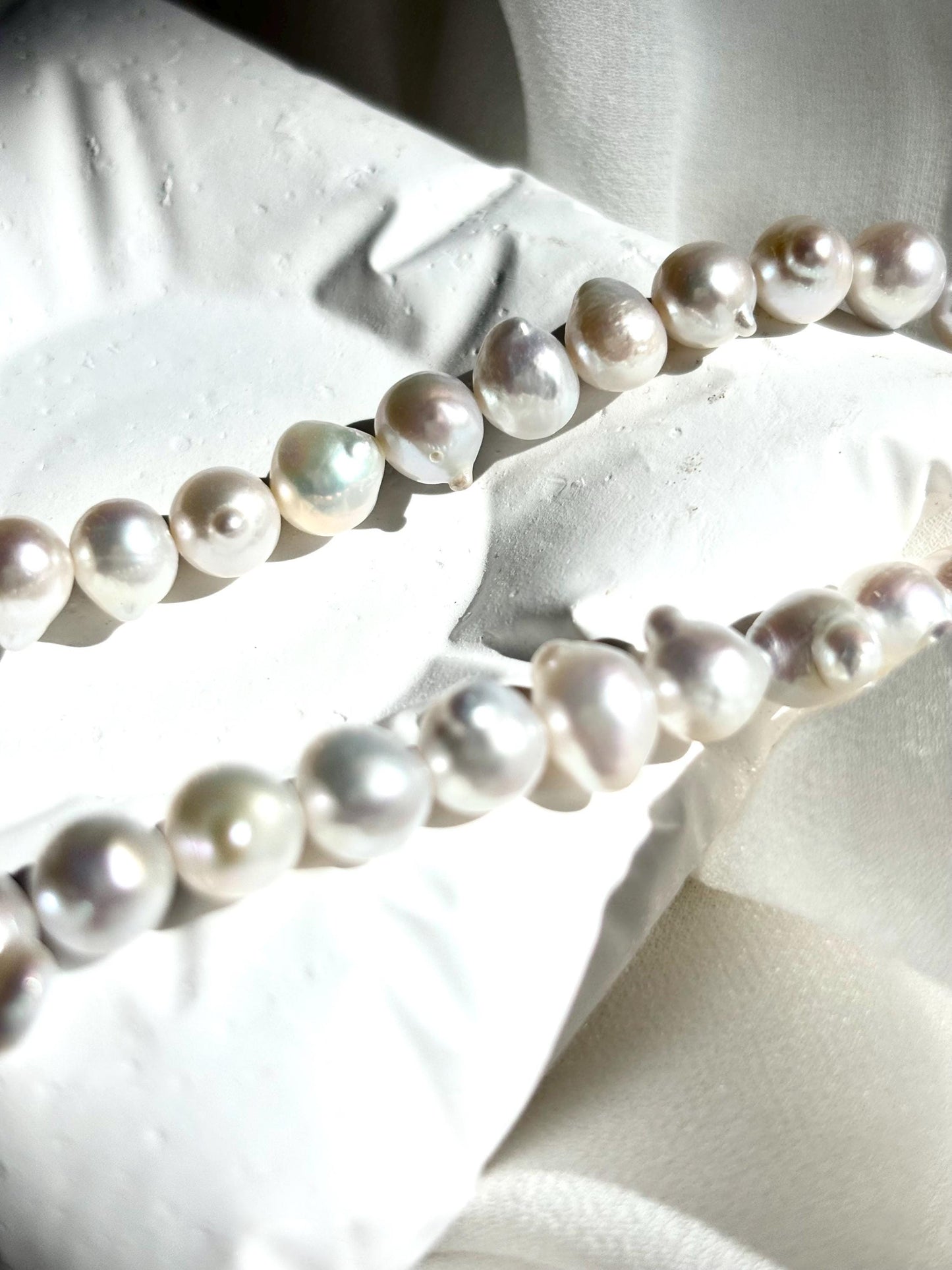 Irregular white baroque summer casual natural freshwater pearl necklace (AA Luster)