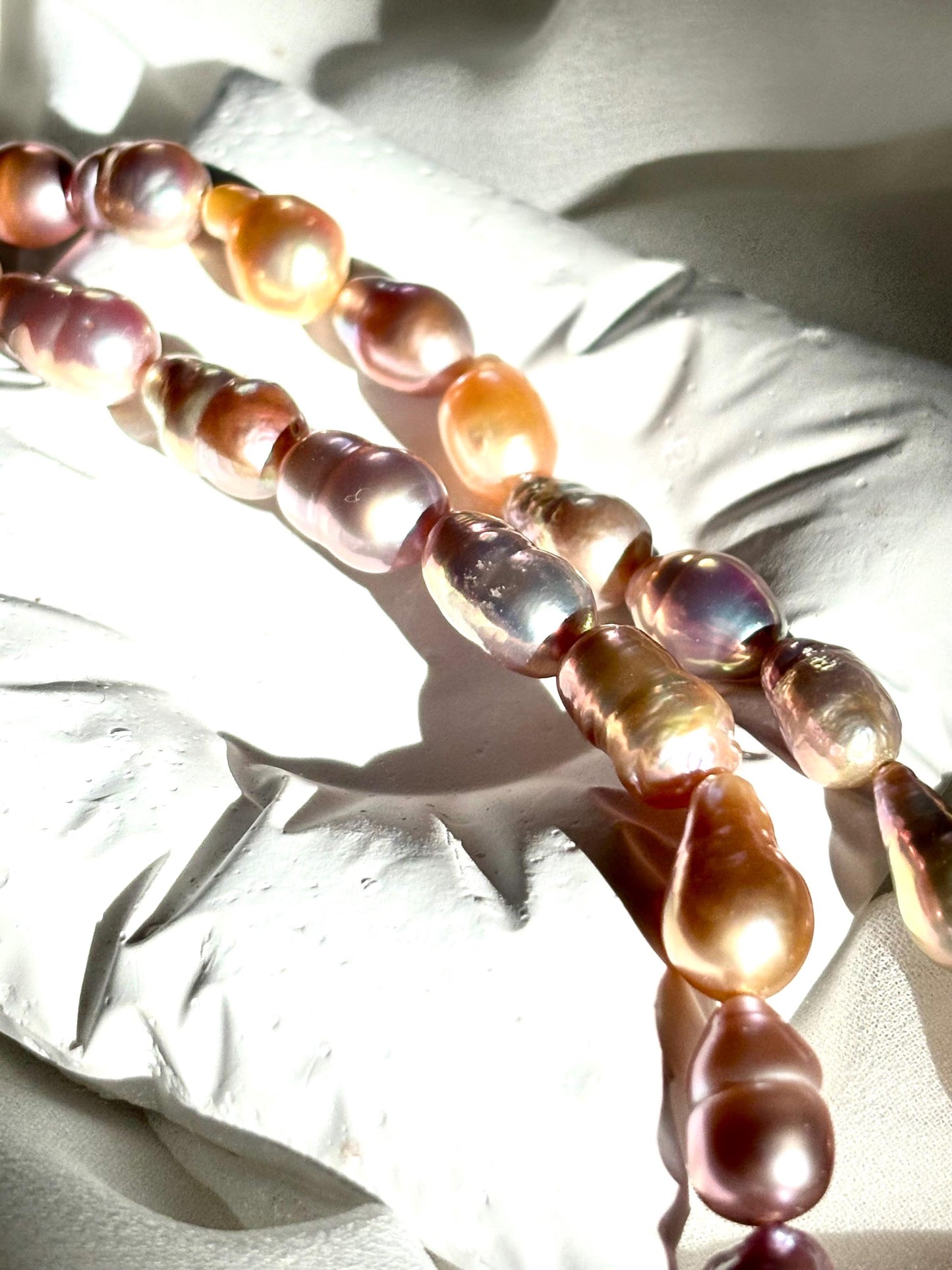 Aurora Drift – Iridescent Teardrop Baroque Pearl Necklace