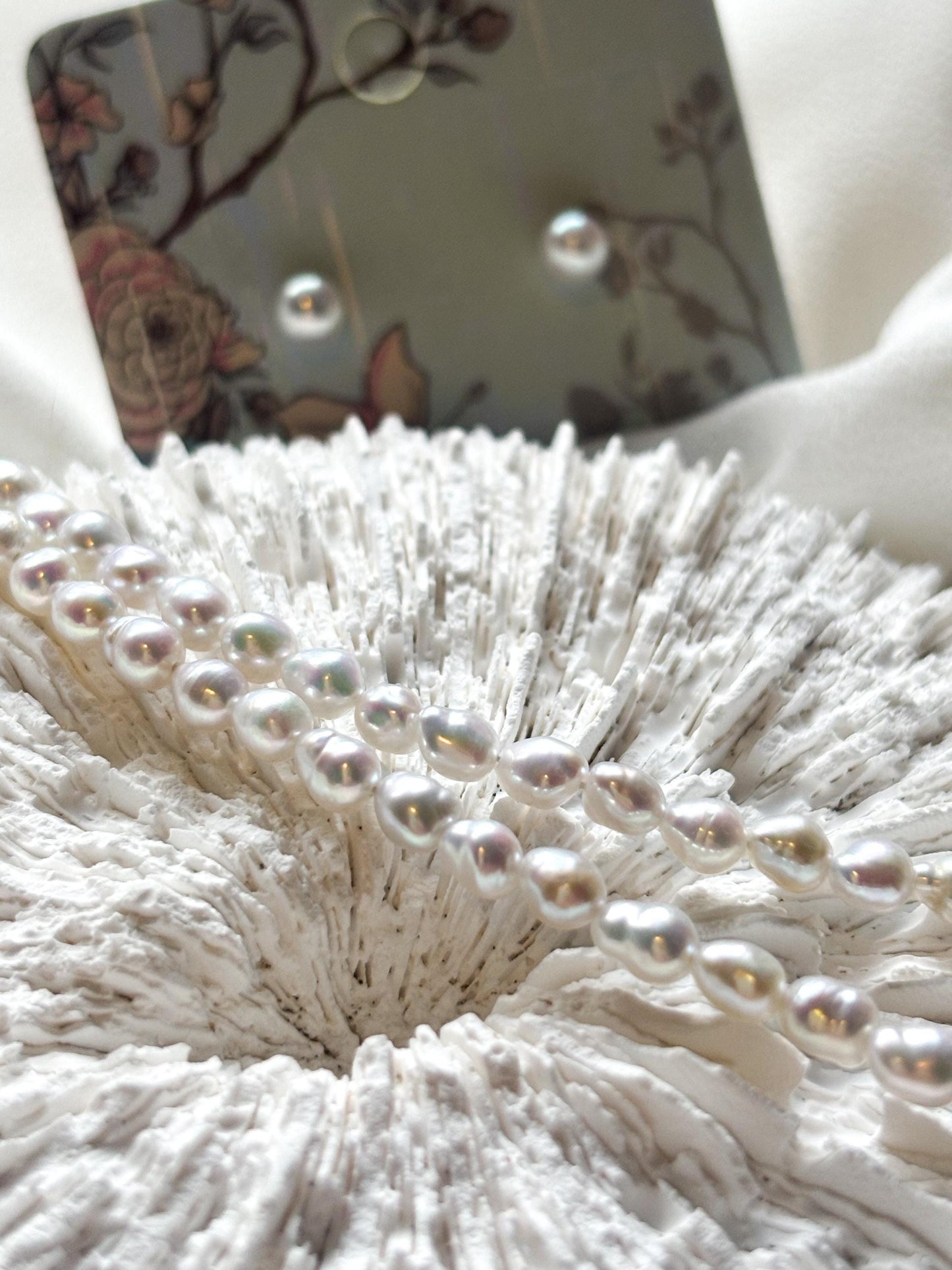 A Delicate Tribute to Unwavering Love – Freshwater Pearl Necklace & Stud Earrings Set