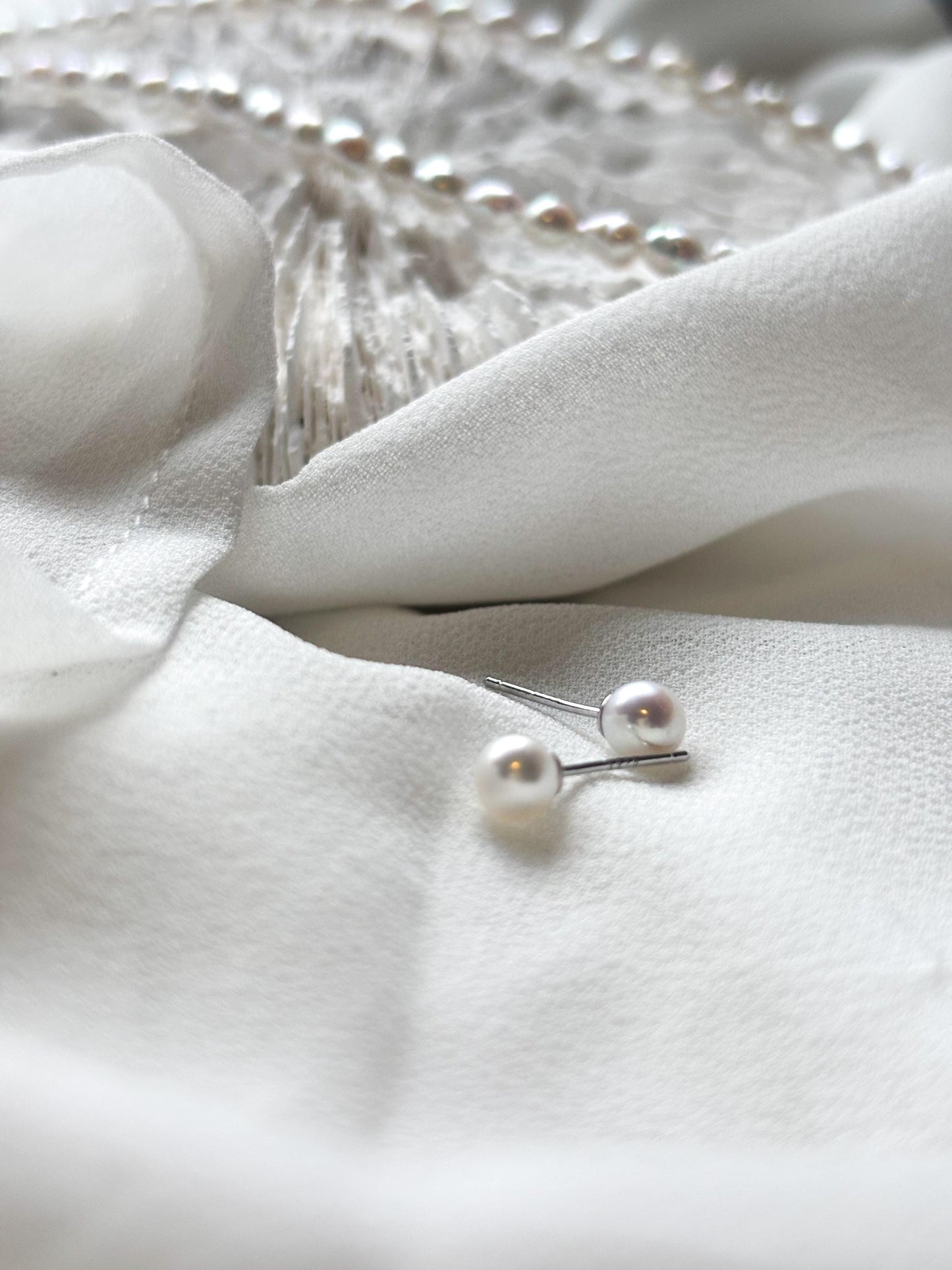 A Delicate Tribute to Unwavering Love – Freshwater Pearl Necklace & Stud Earrings Set