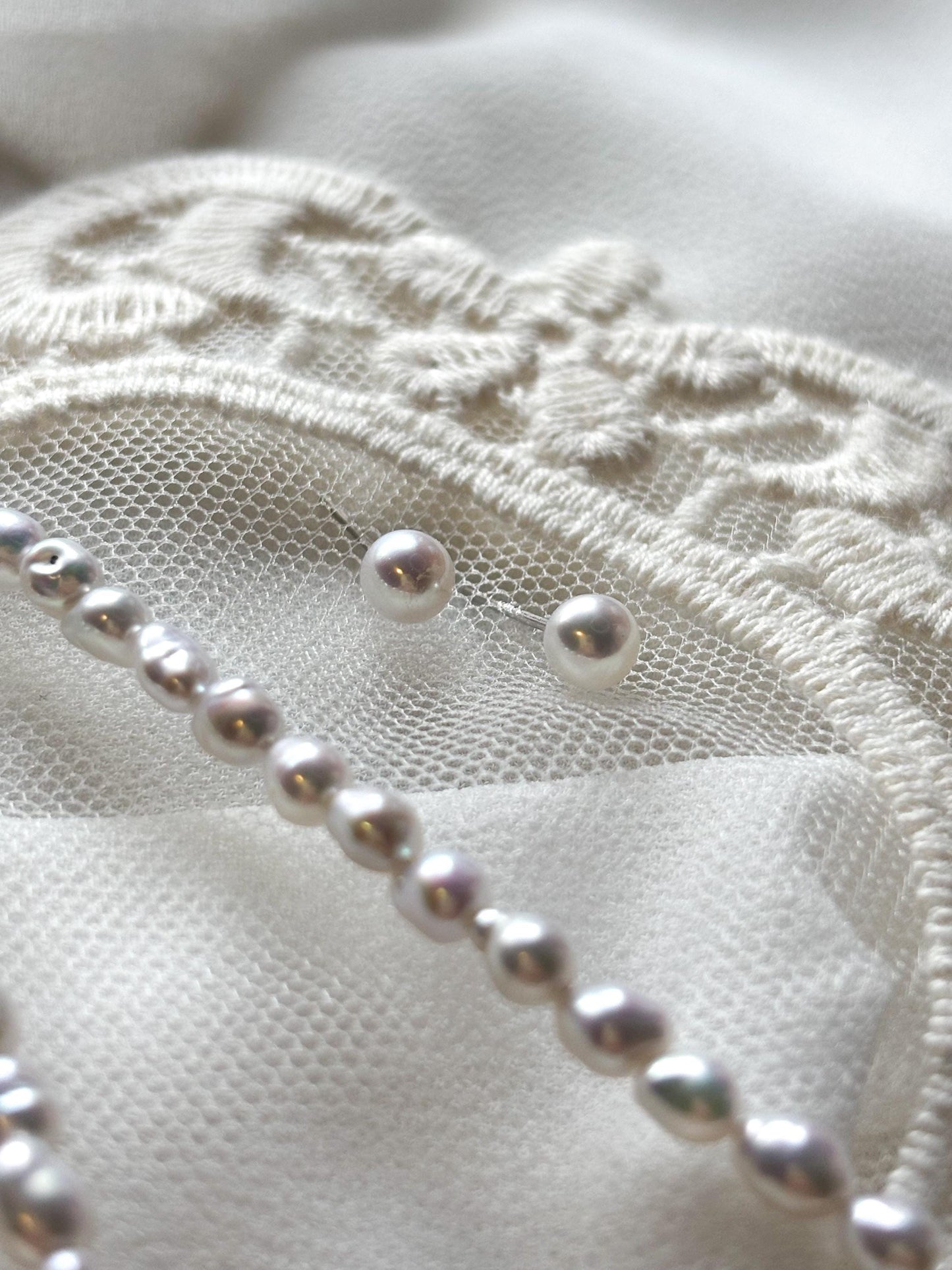 A Delicate Tribute to Unwavering Love – Freshwater Pearl Necklace & Stud Earrings Set