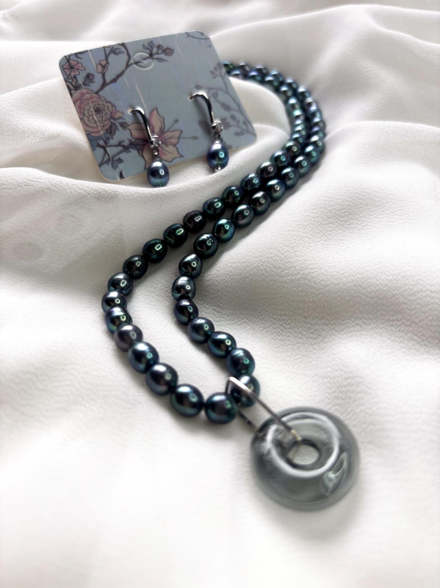 Midnight Aura – Tahitian Pearl Necklace & Earring Set