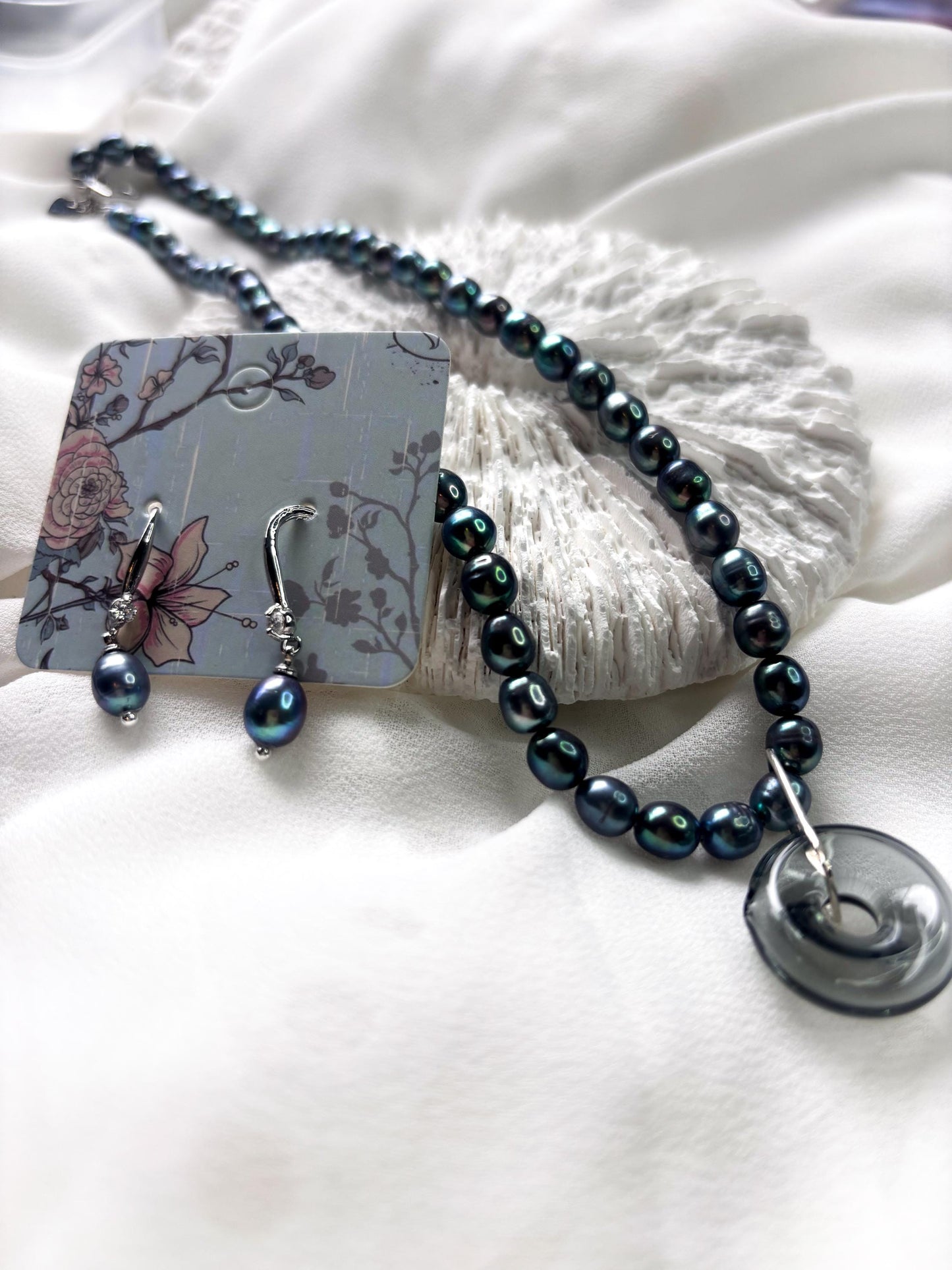 Midnight Aura – Tahitian Pearl Necklace & Earring Set