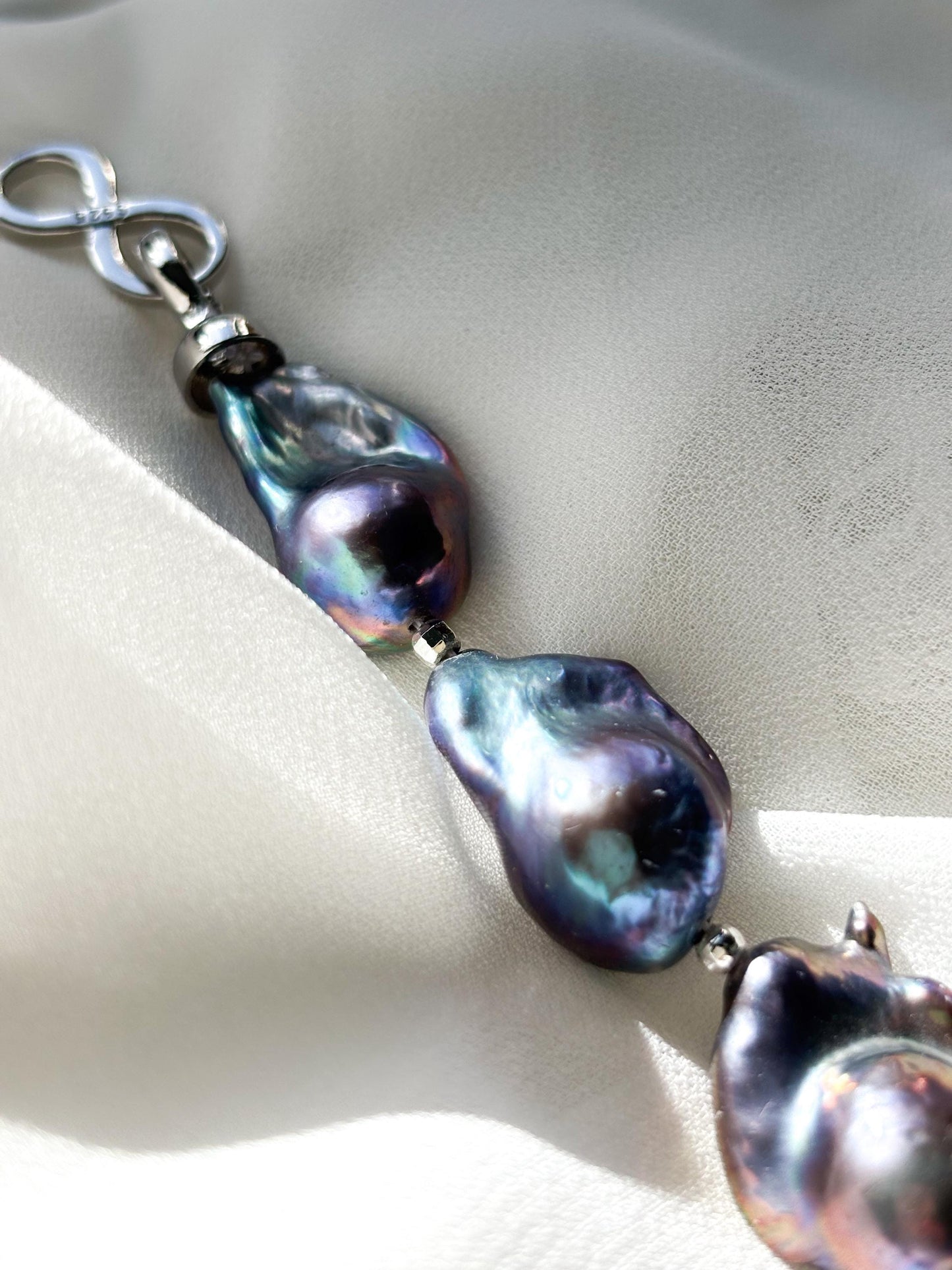 Ocean's Embrace – Fish-Tail Baroque Pearl Bracelet