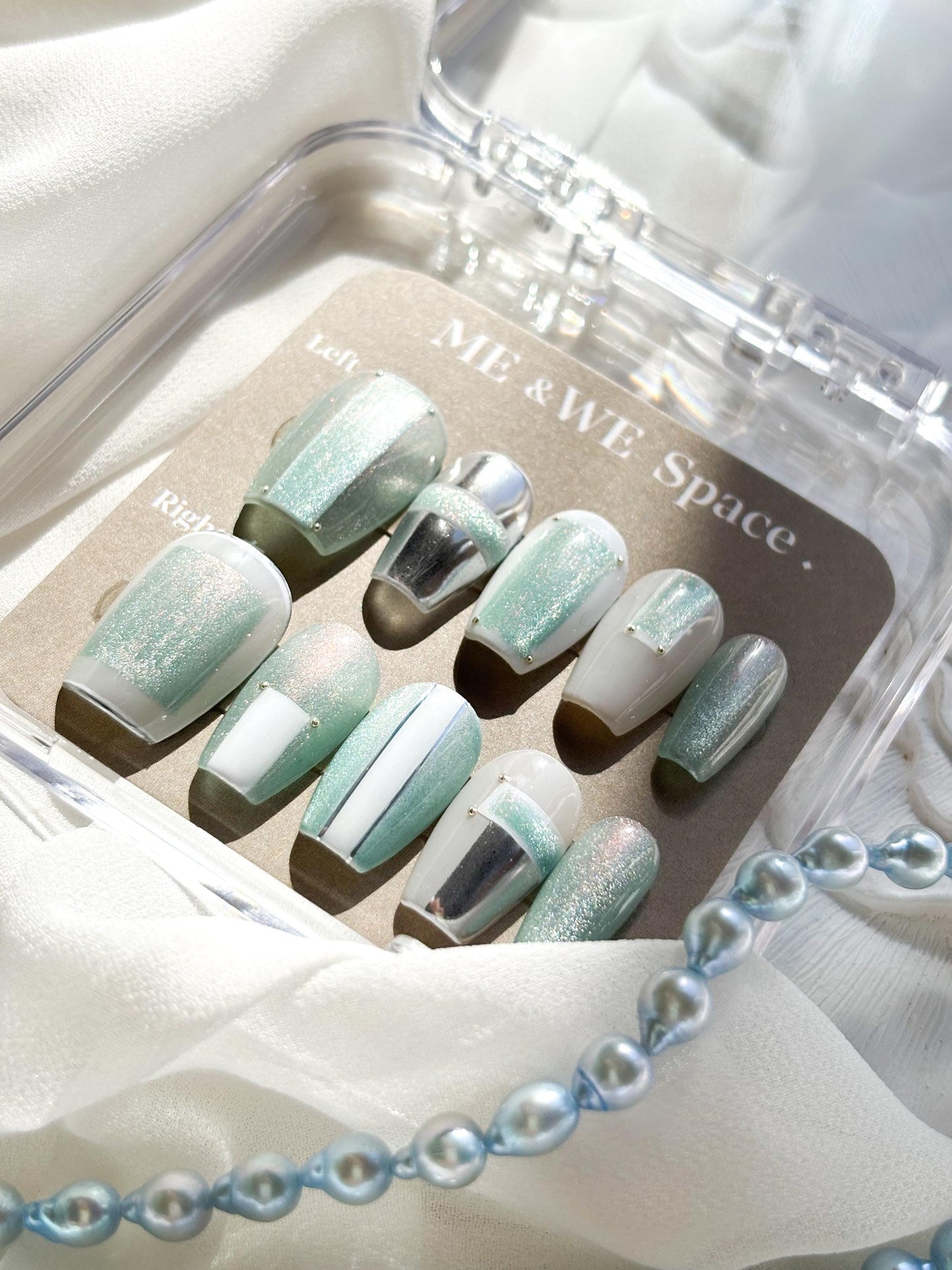 Mint in the photo frame press-on nail (Short Coffin)