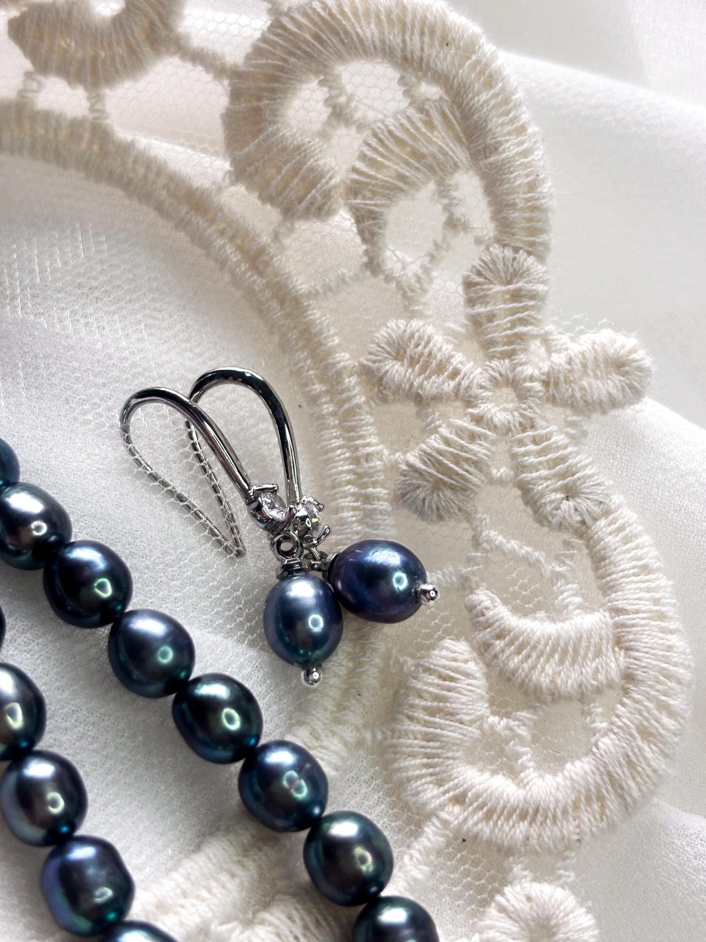 Midnight Aura – Tahitian Pearl Necklace & Earring Set