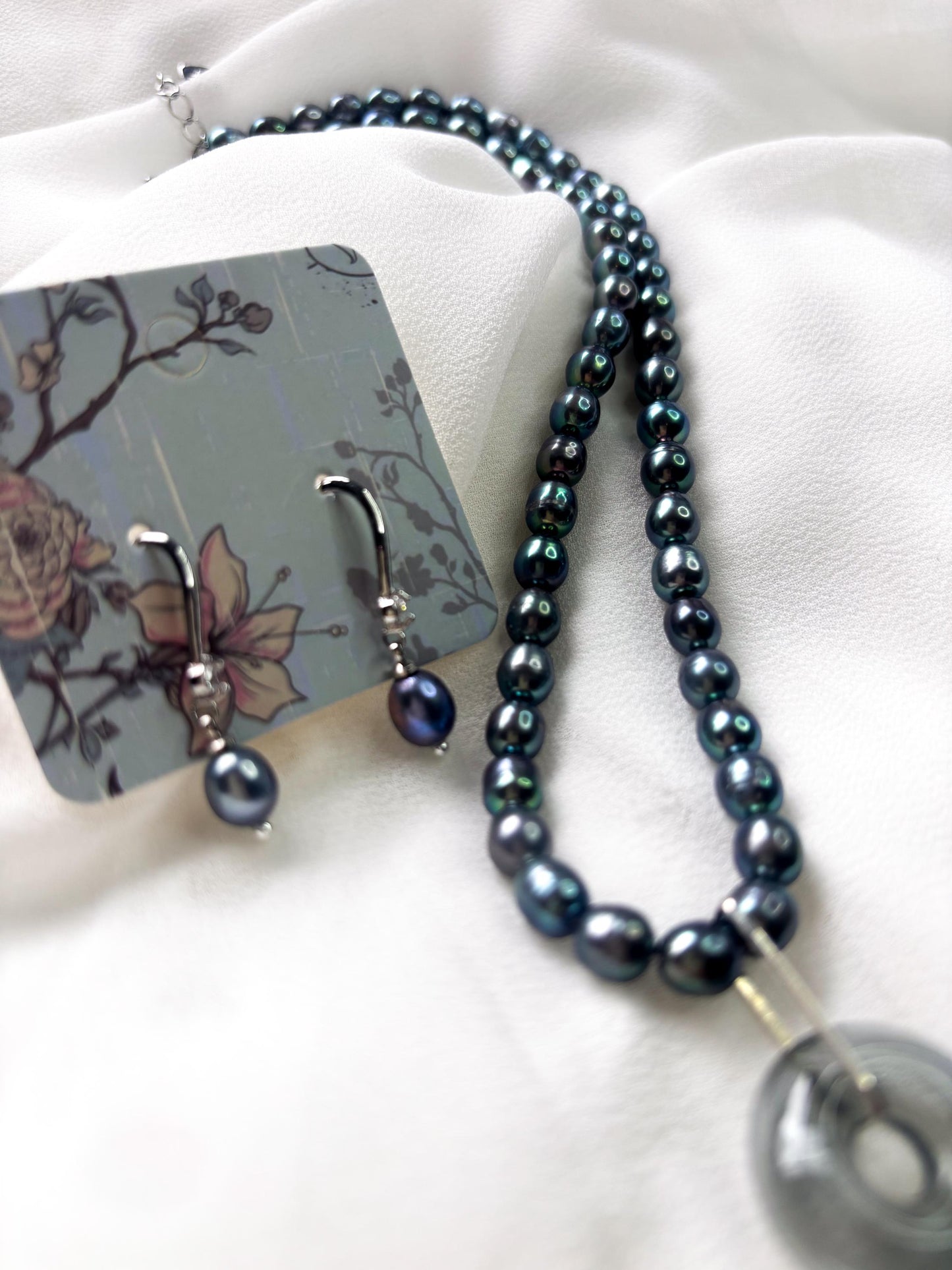 Midnight Aura – Tahitian Pearl Necklace & Earring Set
