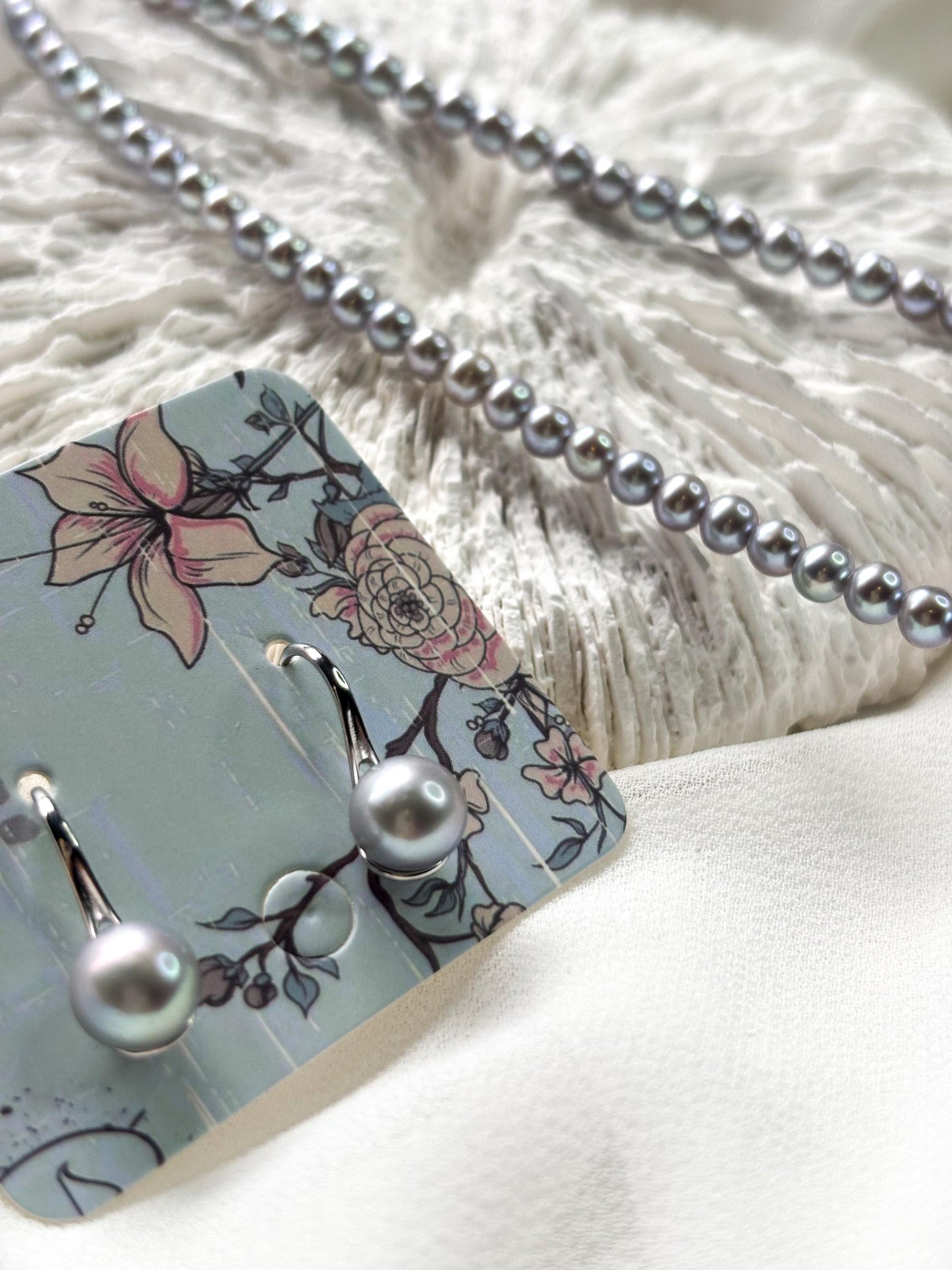 Moonlit Mist – Grey Pearl Necklace & Earrings Set – A Gift of Grace and Radiance