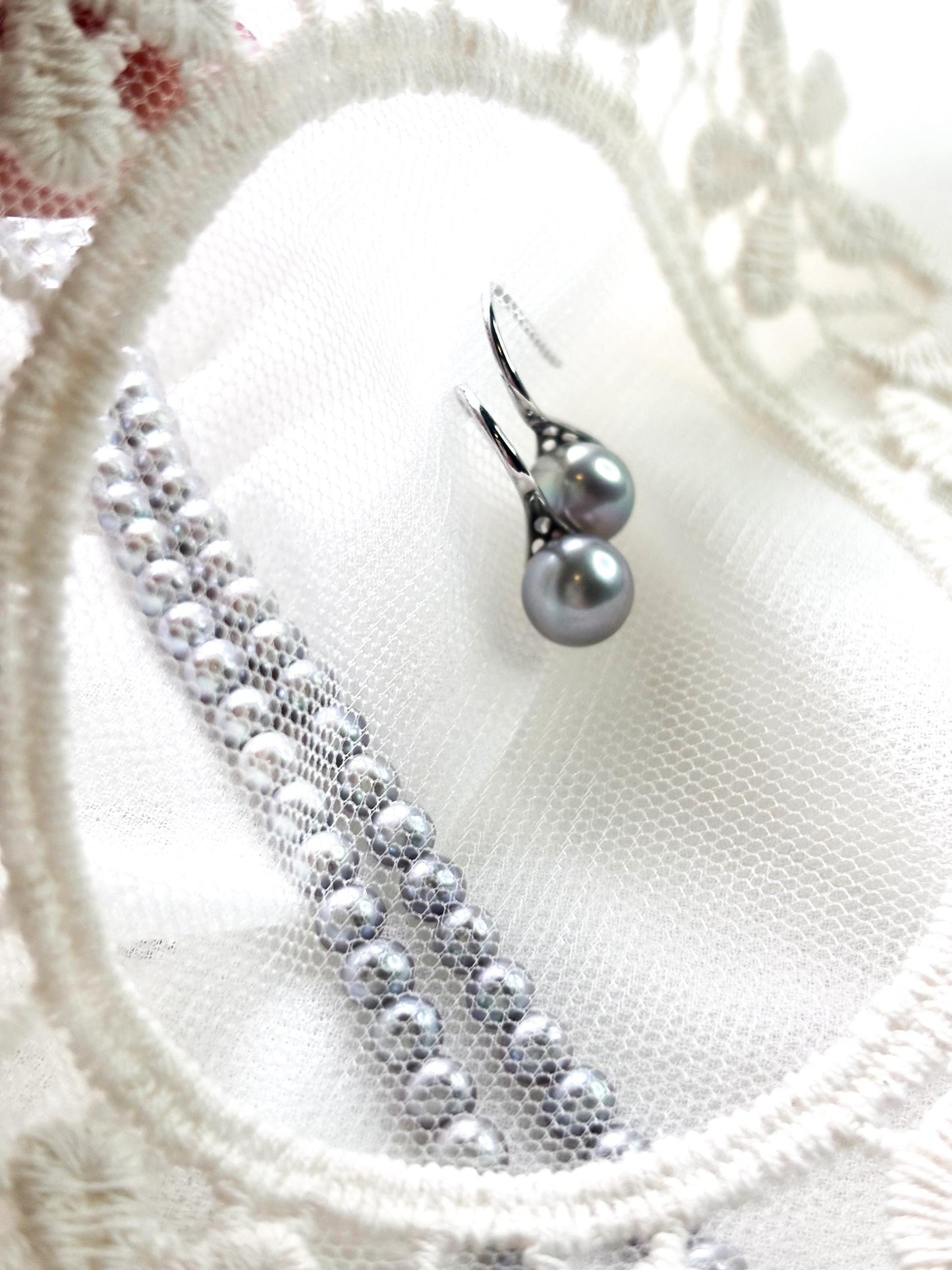 Moonlit Mist – Grey Pearl Necklace & Earrings Set – A Gift of Grace and Radiance