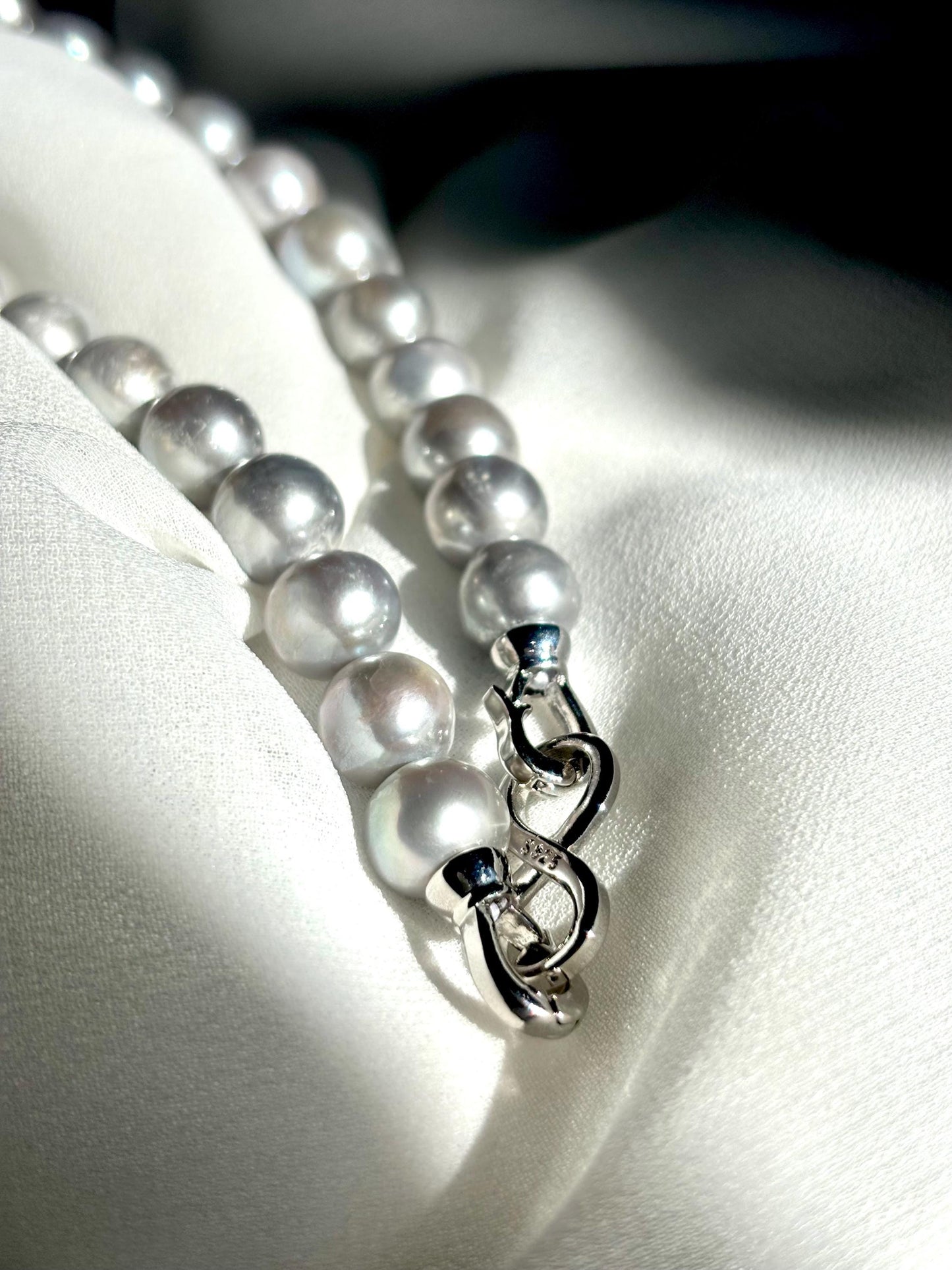 Moonmist Whisper – Silver Grey Pearl Necklace