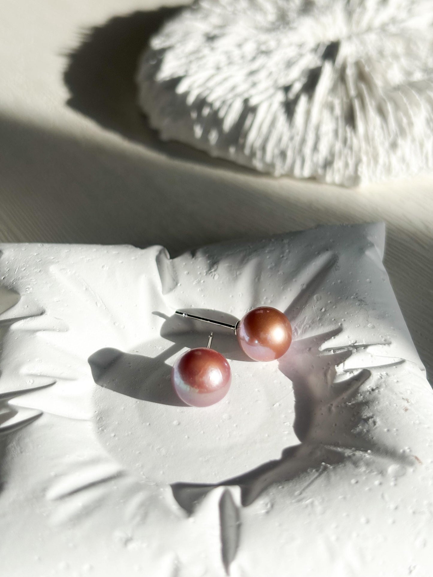 Lavender Roast – Color-Shifting Pearl Stud Earrings