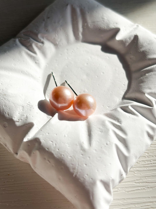 Ember Drizzle – Soft Orange Glow Pearl Stud Earrings