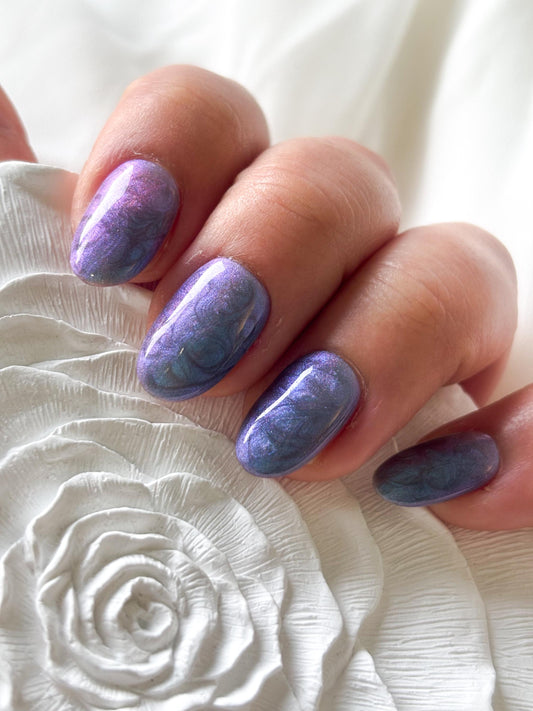 Whirlpool – Swirl Press-On Nails in Ocean Green, Blue & Purple | Color-Shifting Marble Nails Mystical Reusable Nail Set