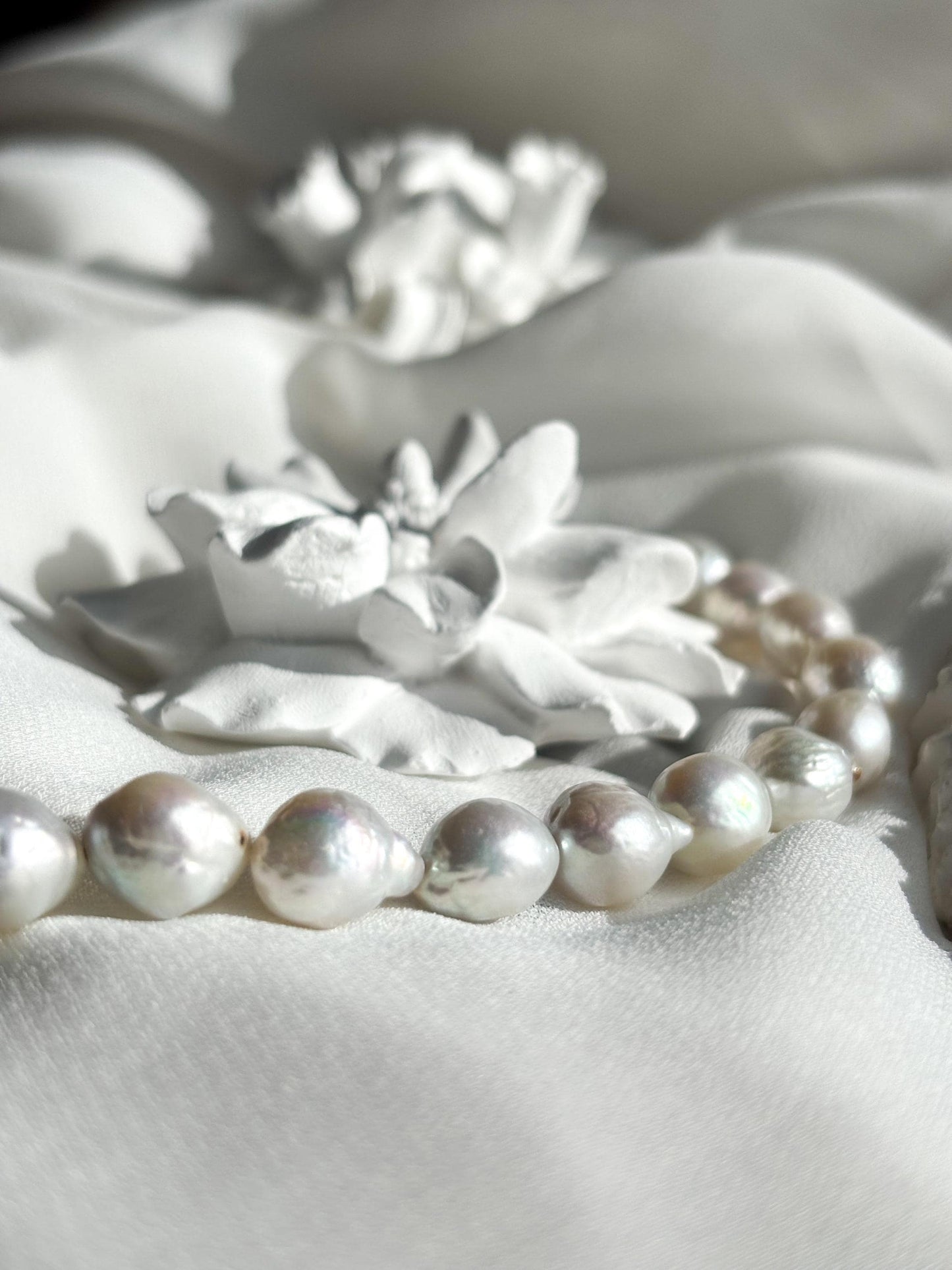 Pearl Whispers – White Baroque Pearl Bracelet