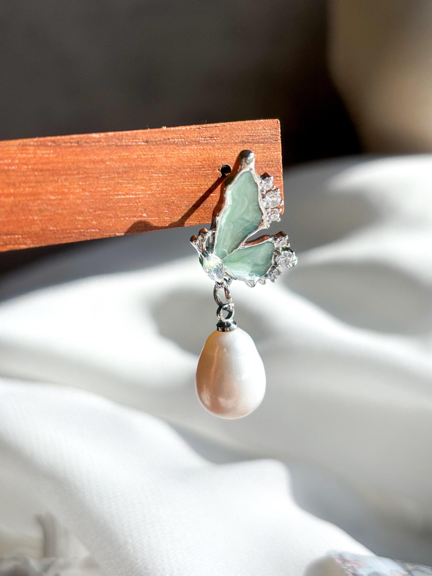 Whispers of Spring – Teardrop Pearl & Butterfly Earrings