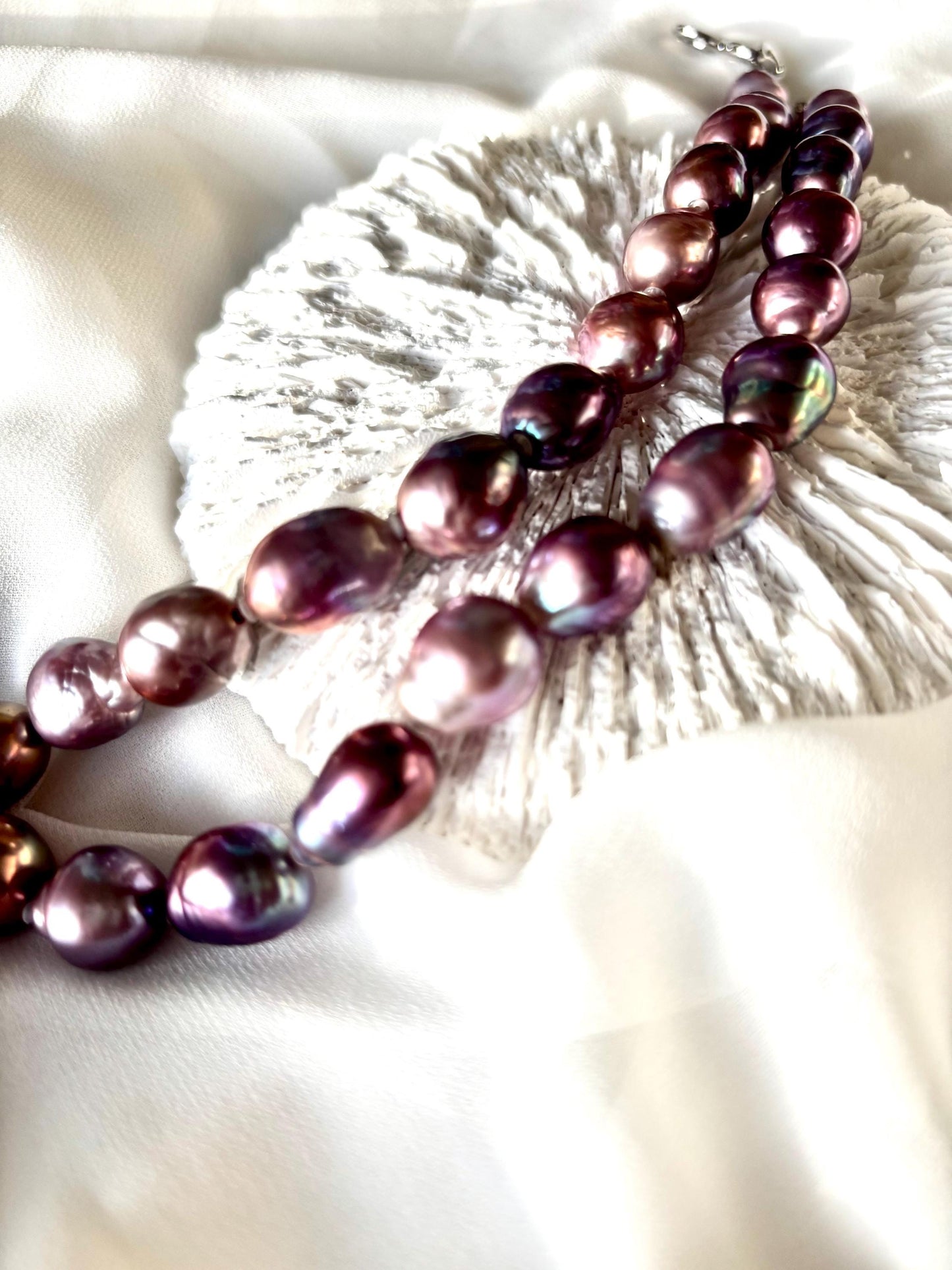 Dusk Peony – Baroque Teardrop Pearl Necklace