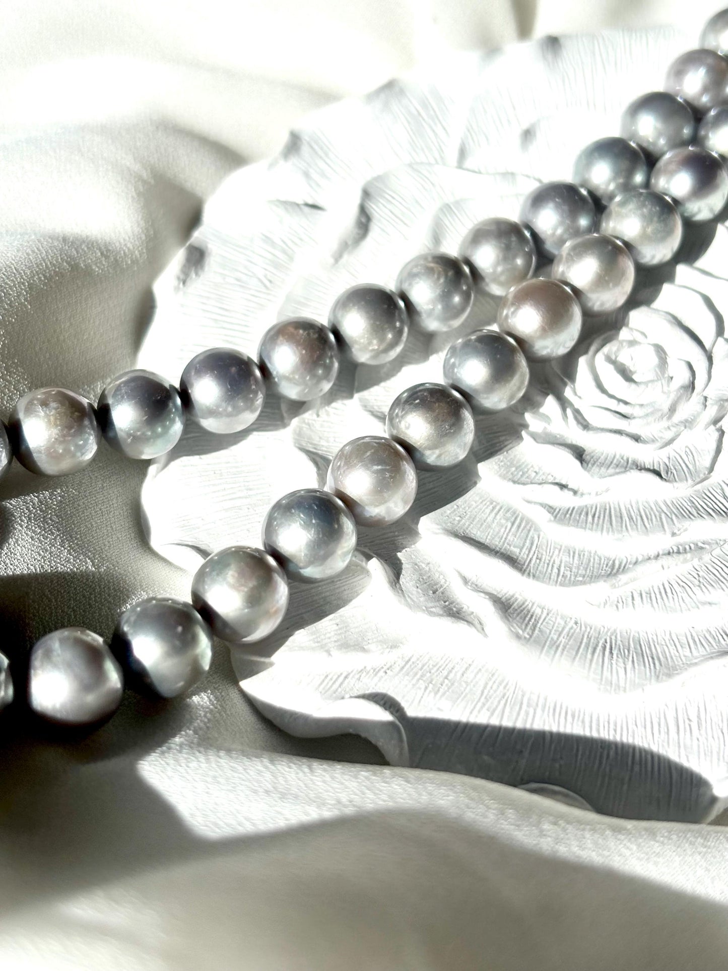 Moonmist Whisper – Silver Grey Pearl Necklace
