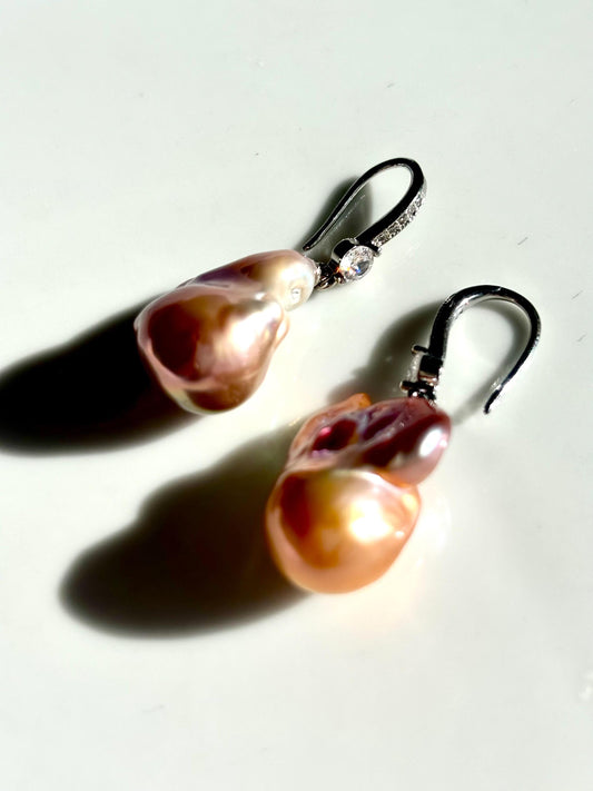 Ember Tide – Sunset Baroque Pearl Earrings