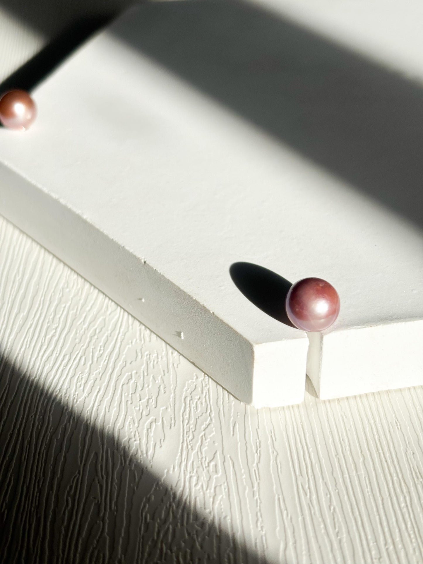Lavender Roast – Color-Shifting Pearl Stud Earrings