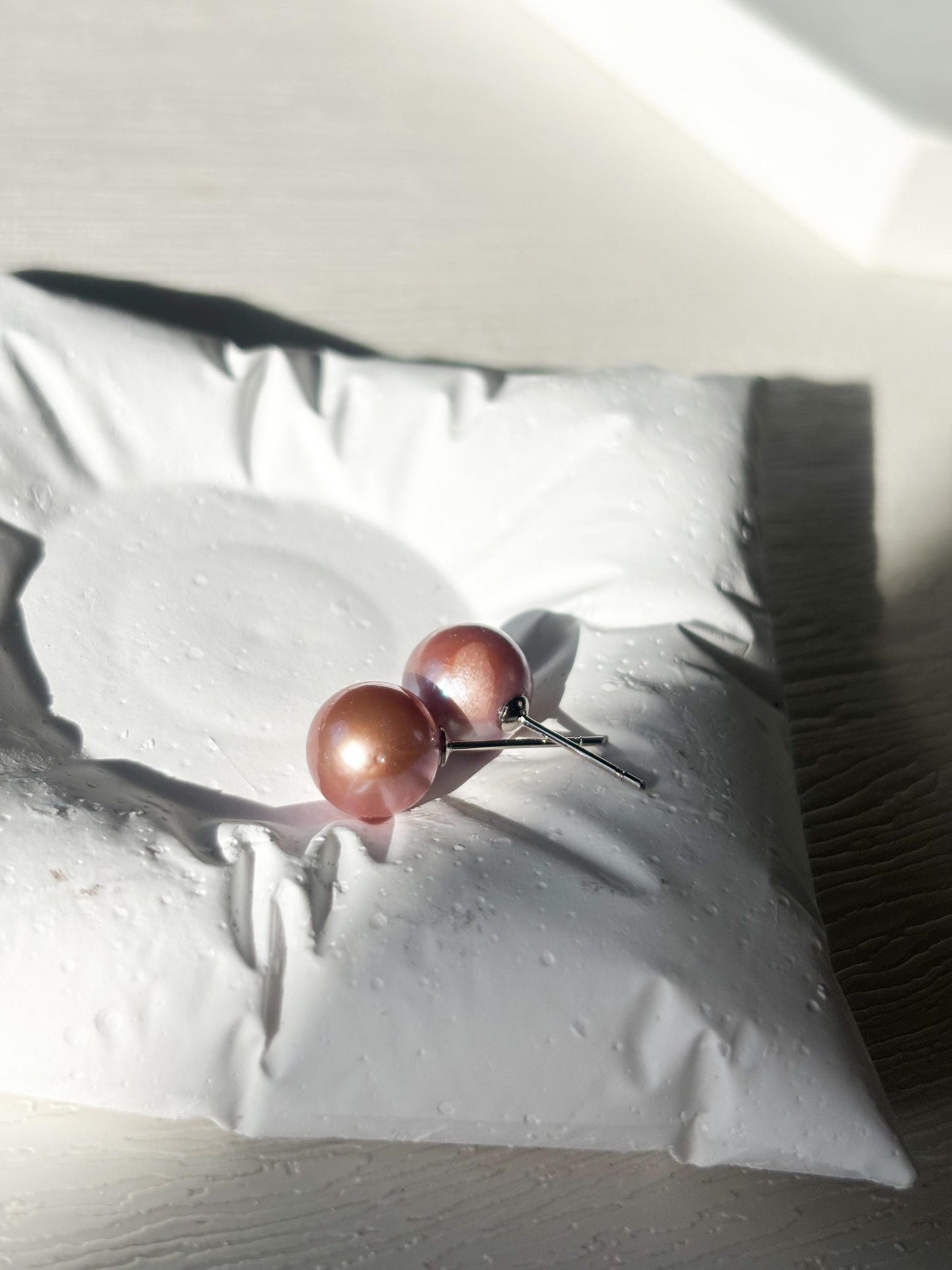 Lavender Roast – Color-Shifting Pearl Stud Earrings