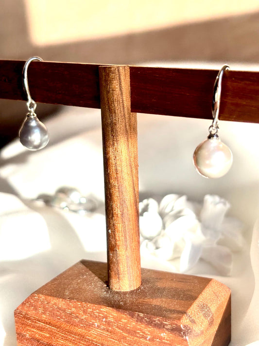 Silver Fern – Grey Baroque Teardrop Pearl Drop Earrings