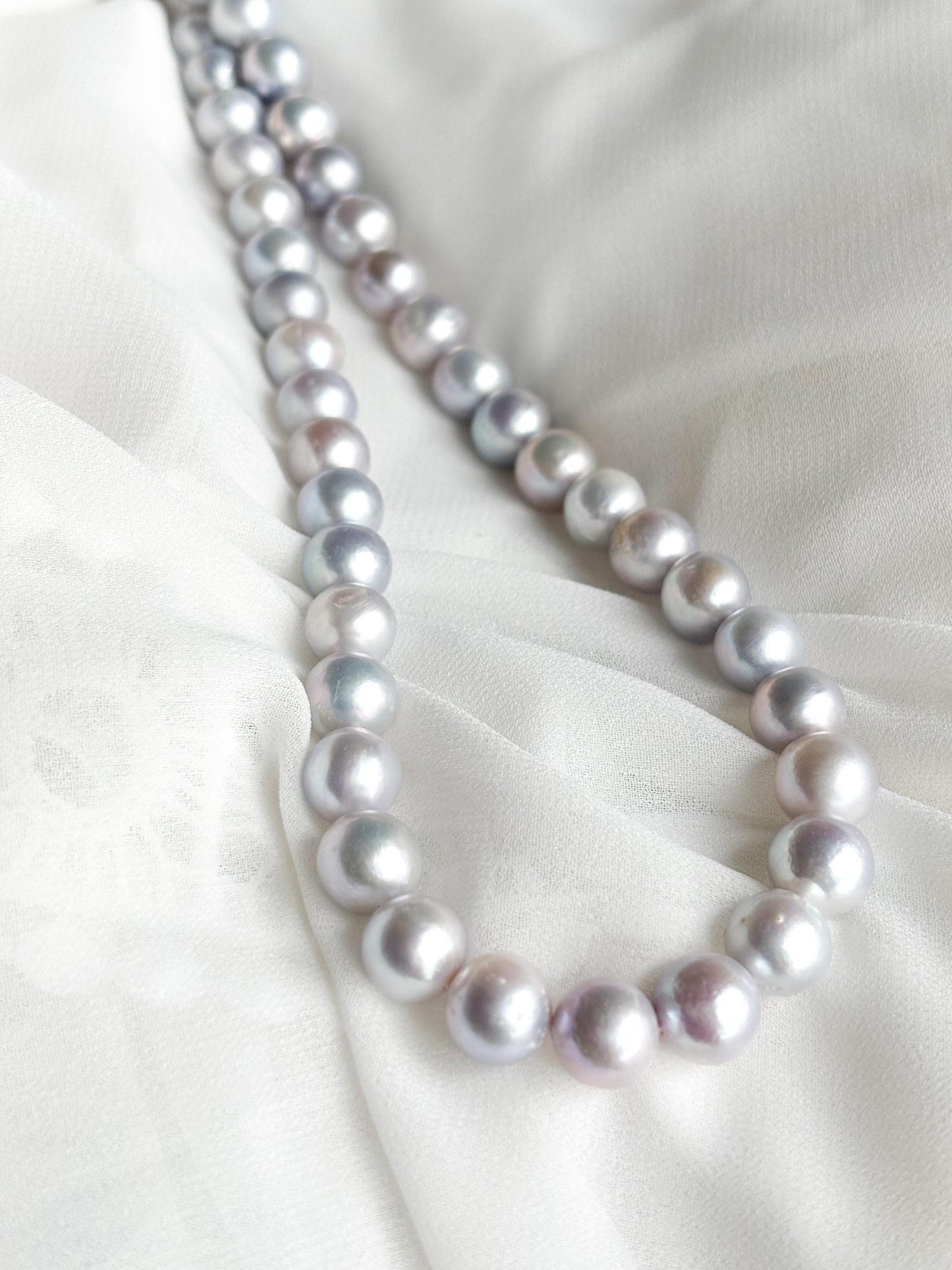 Stone Moon – Grey Pearl Necklace & Stud Earrings Set – Natural Beauty, Quiet Strength