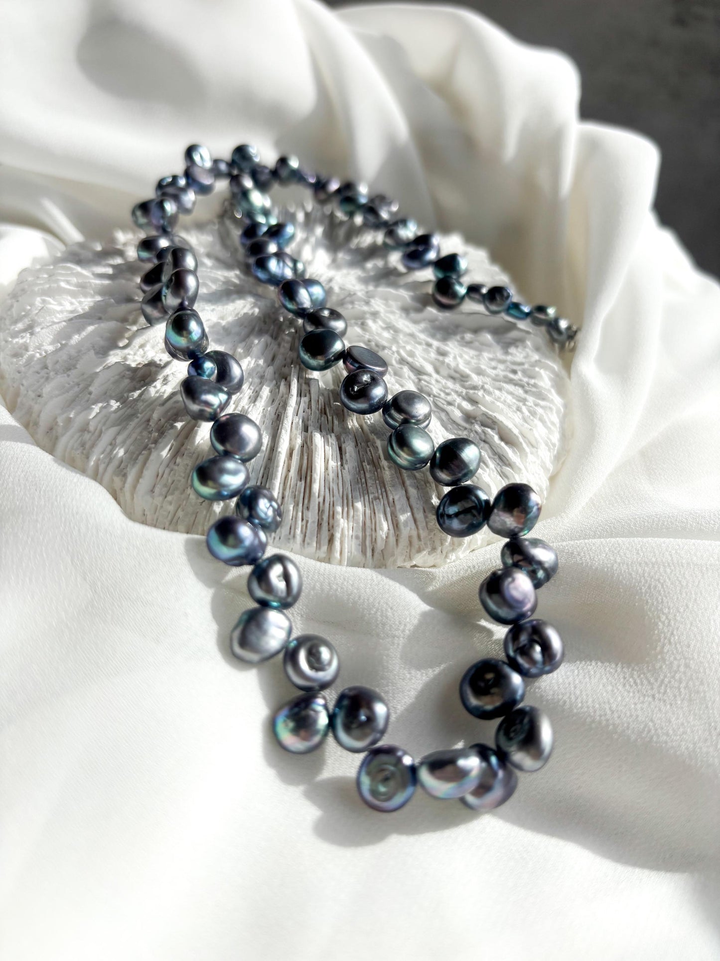 Silver Wreath - Irregular Smoky Dark Silver Pearl Necklace