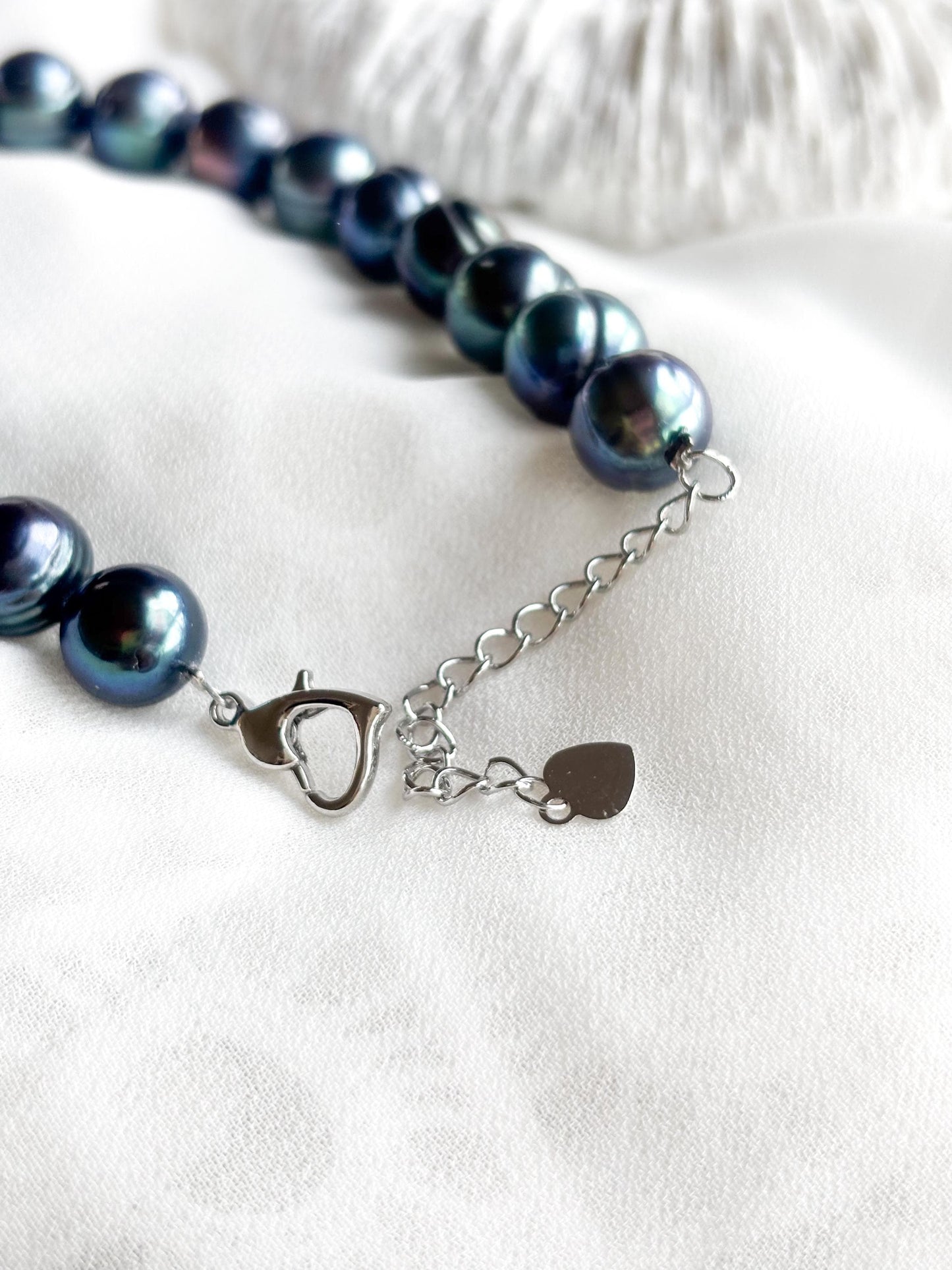 Twilight Drift – Deep Blue Pearl Bracelet