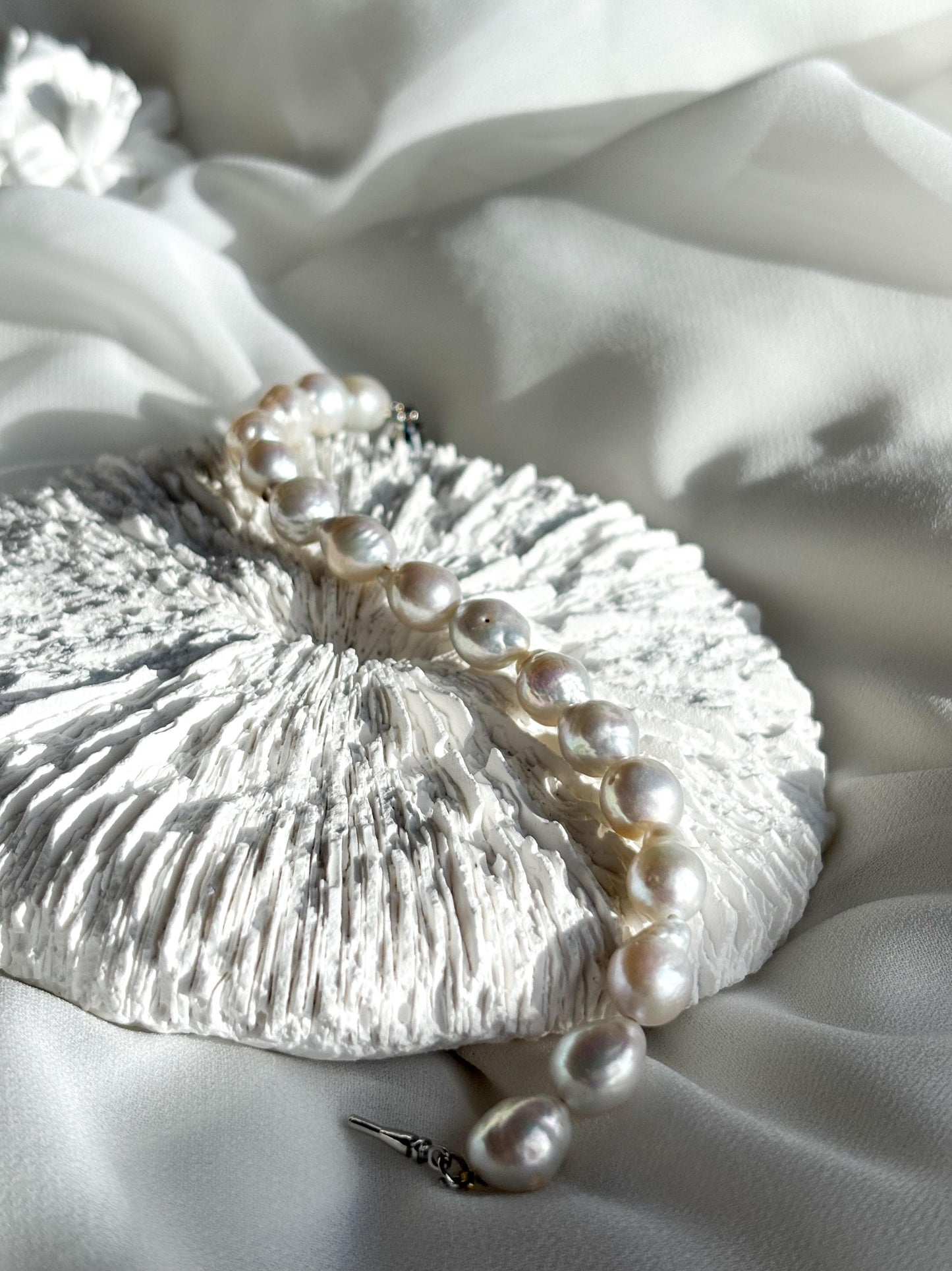 Pearl Whispers – White Baroque Pearl Bracelet