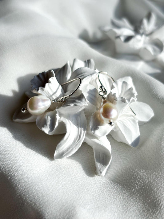 Pearl Whispers – White Baroque Pearl Earrings