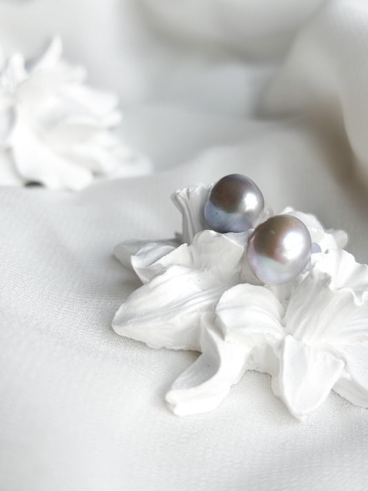 Moonlit Alloy – Iridescent Silver-Grey Gemstone Earrings