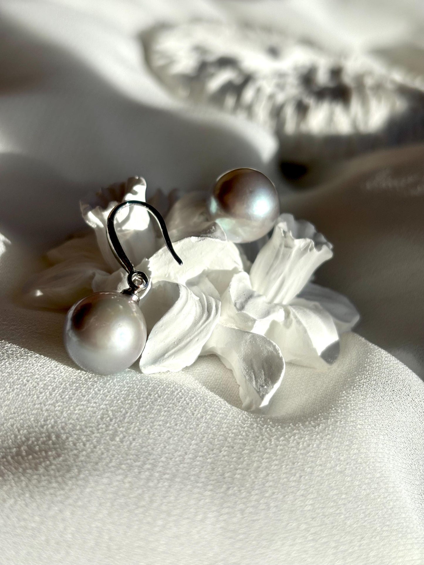 Silver Fern – 11mm Grey Baroque Pearl Drop Earrings