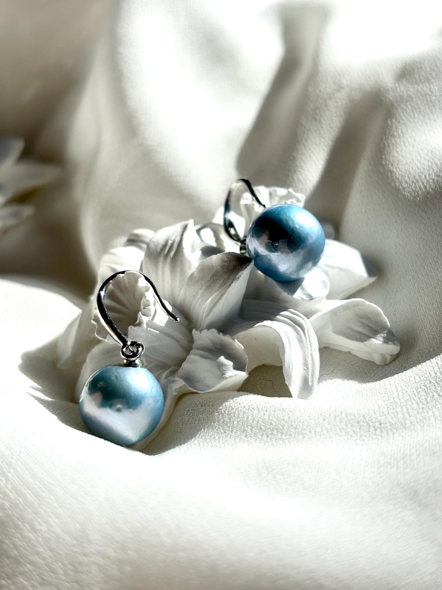 Ocean Haze – Blue Baroque Pearl Dangle Earrings