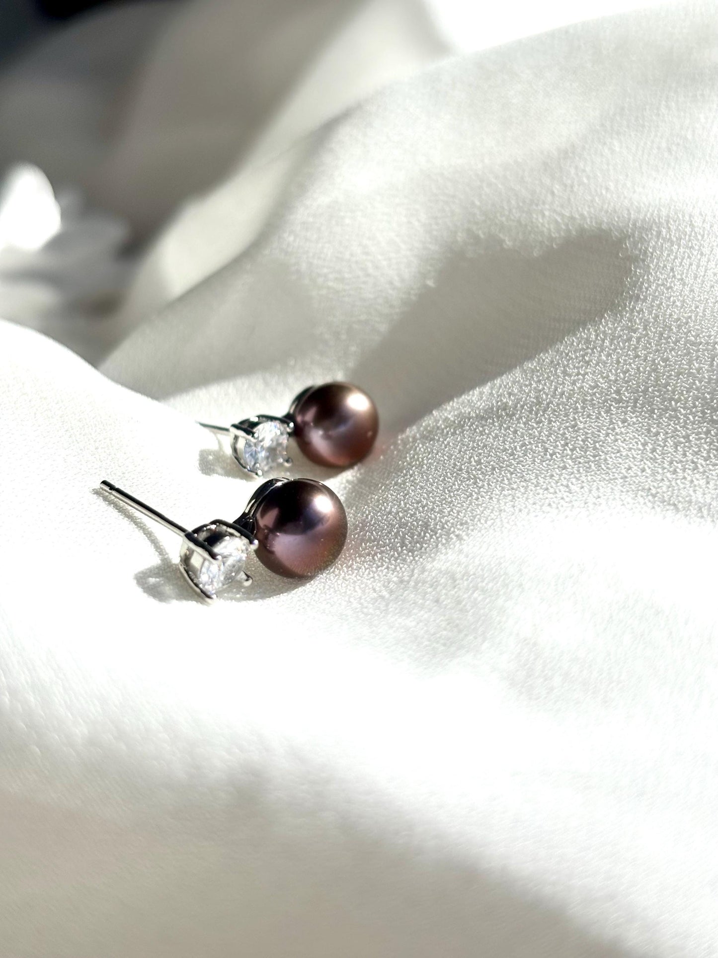 Crimson Glow – Reddish Bronze Pearl & Zircon Stud Earrings A
