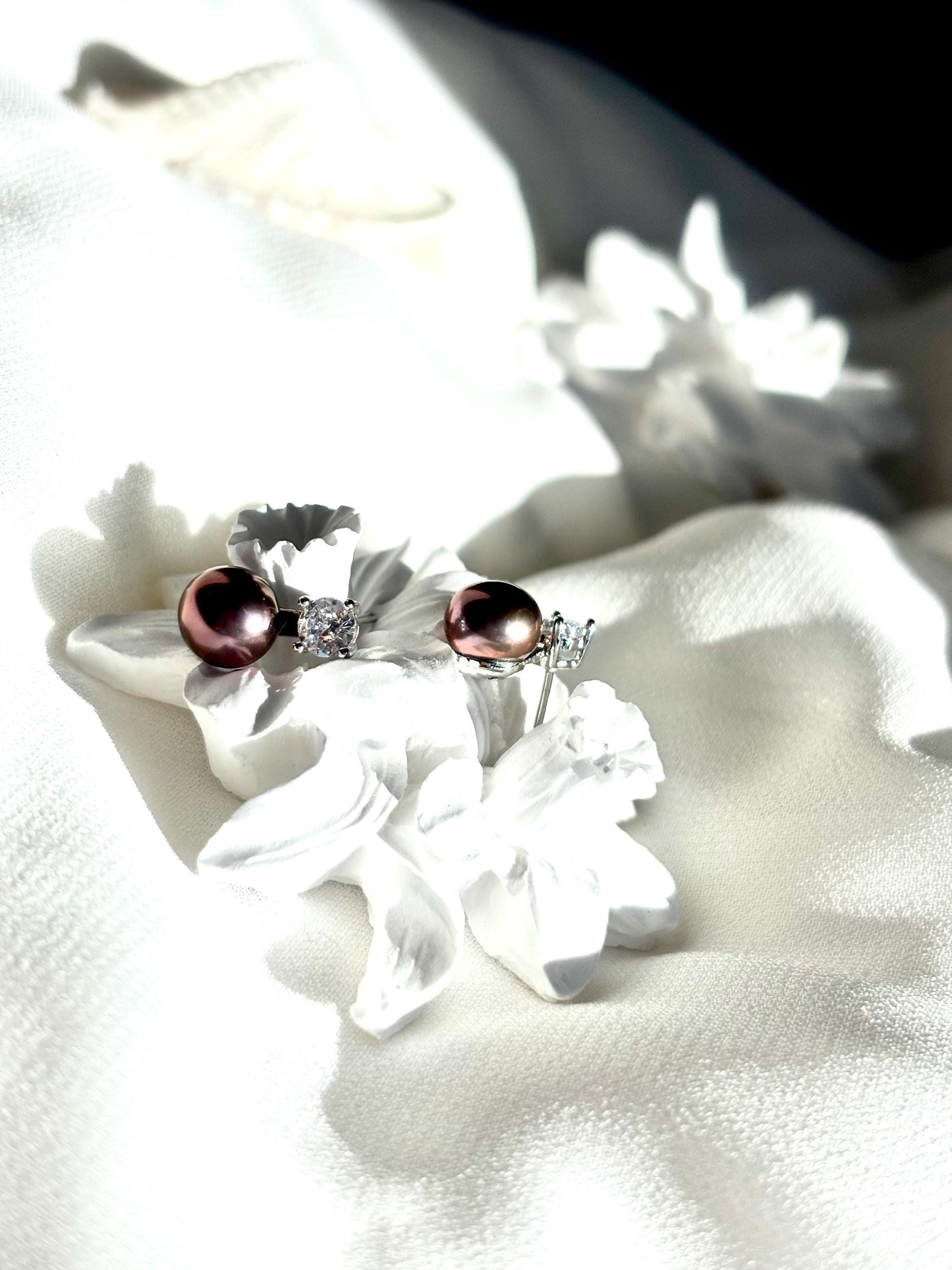 Crimson Glow – Reddish Bronze Pearl & Zircon Stud Earrings A