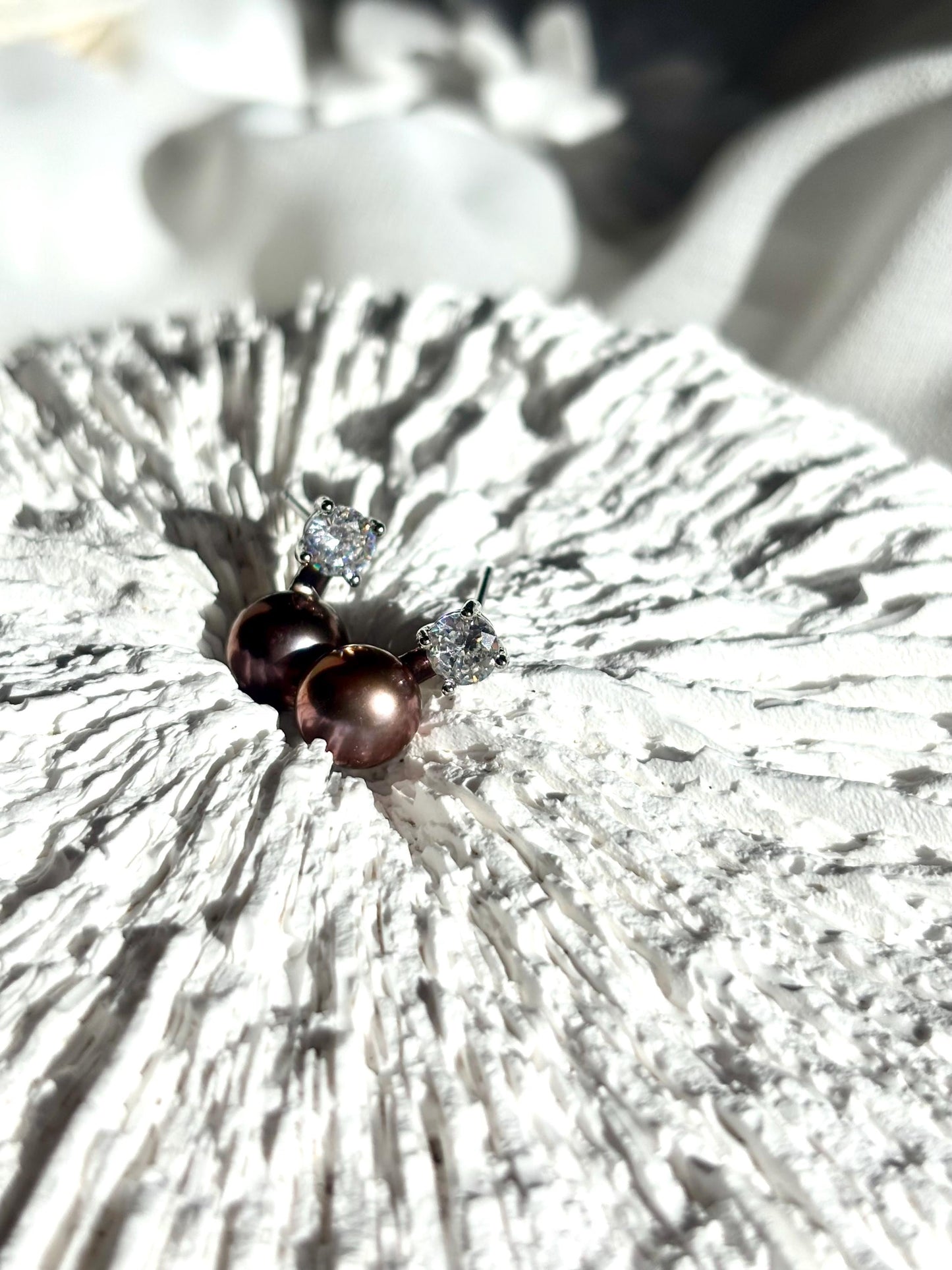 Crimson Glow – Reddish Bronze Pearl & Zircon Stud Earrings A