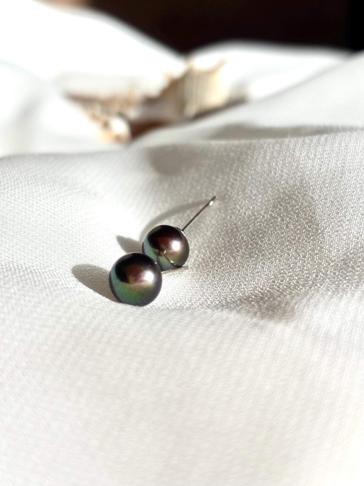 Midnight Lagoon – Tahitian Pearl Stud Earrings