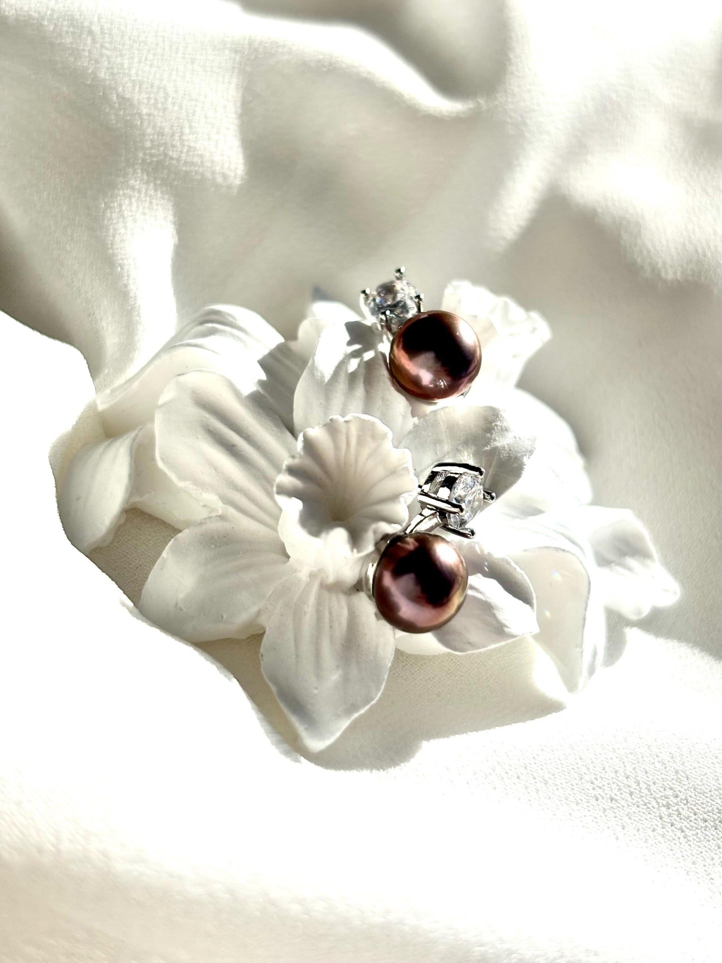 Crimson Glow – Reddish Bronze Pearl & Zircon Stud Earrings A
