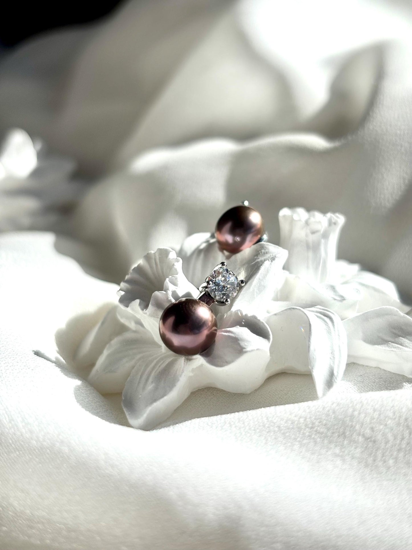Crimson Glow – Reddish Bronze Pearl & Zircon Stud Earrings A