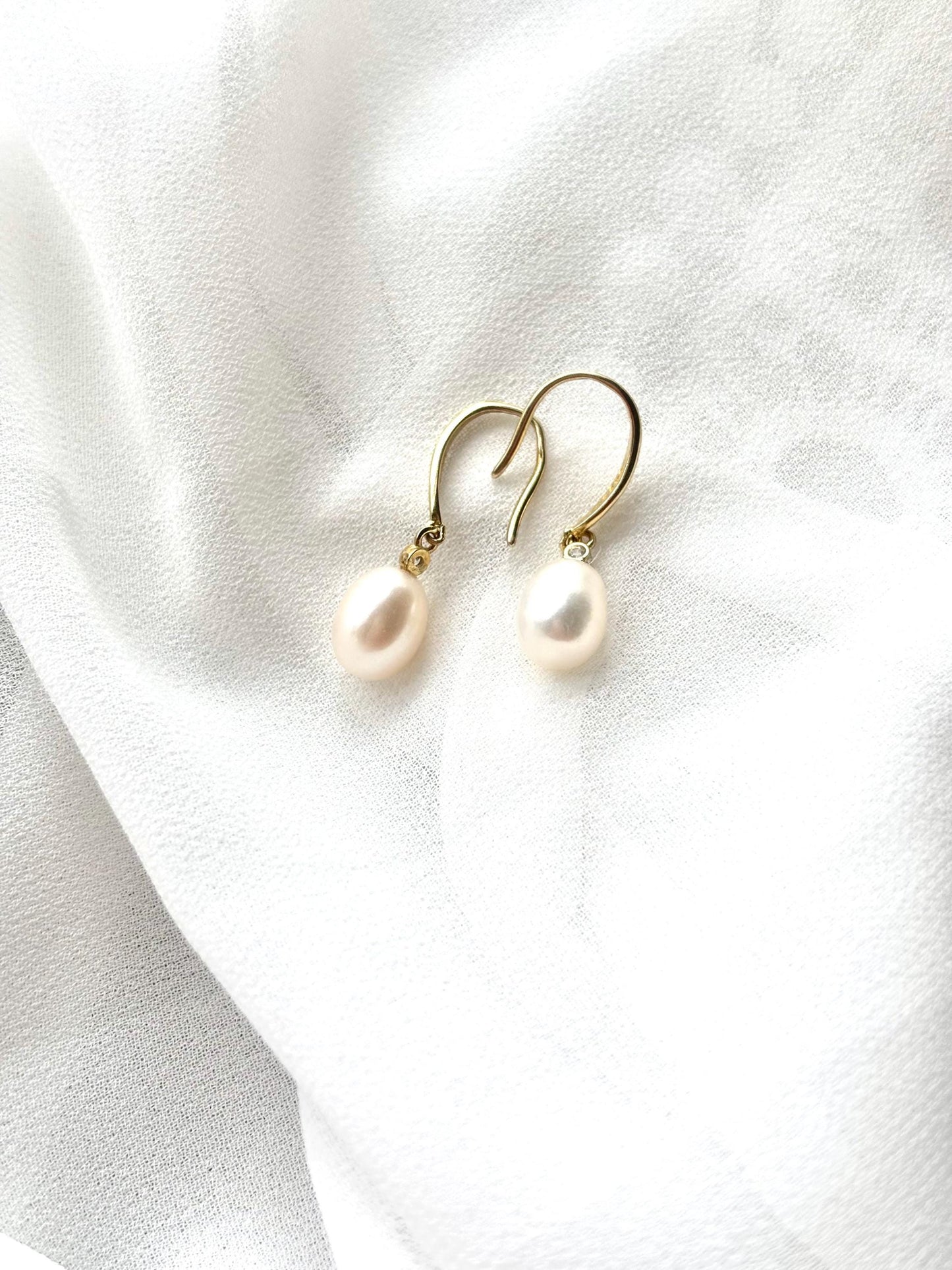 Moonwater Bloom - Freshwater Pearl Minimalist Earrings (Rose Gold / Gold / Silver Available)
