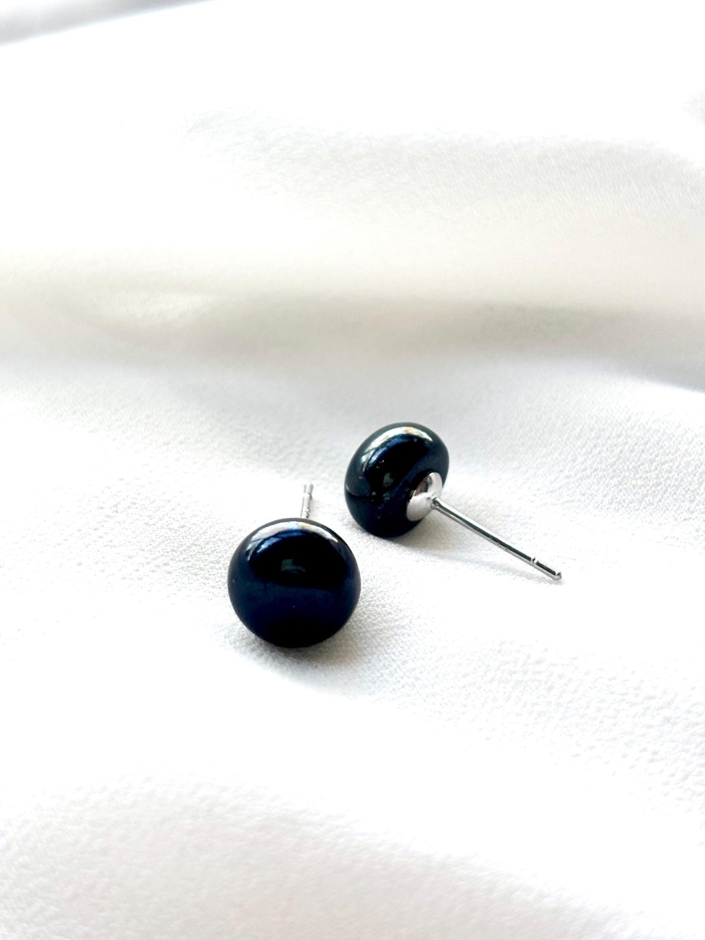 Midnight Vibe - Black Pearl Stud Earrings