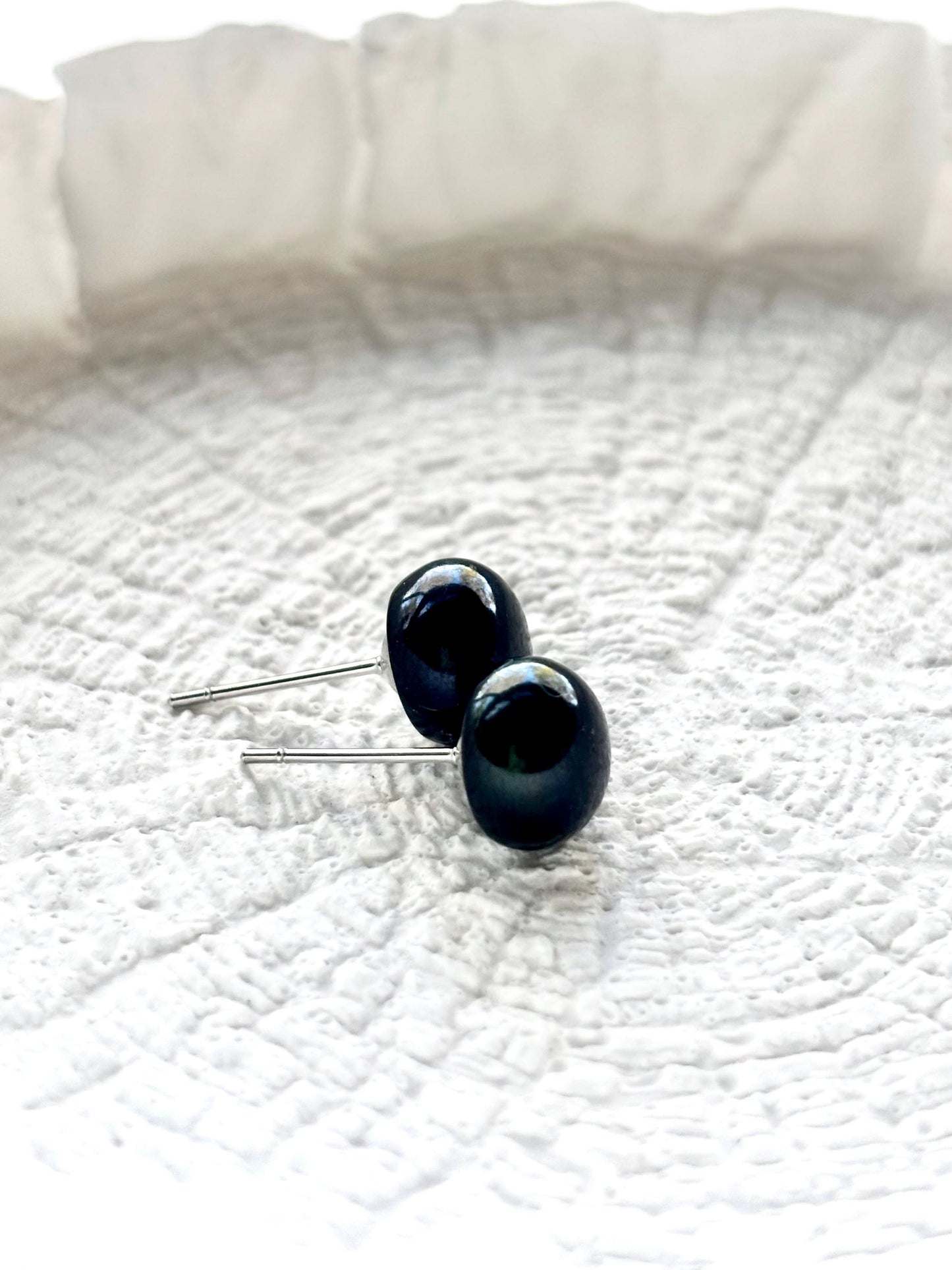 Midnight Vibe - Black Pearl Stud Earrings