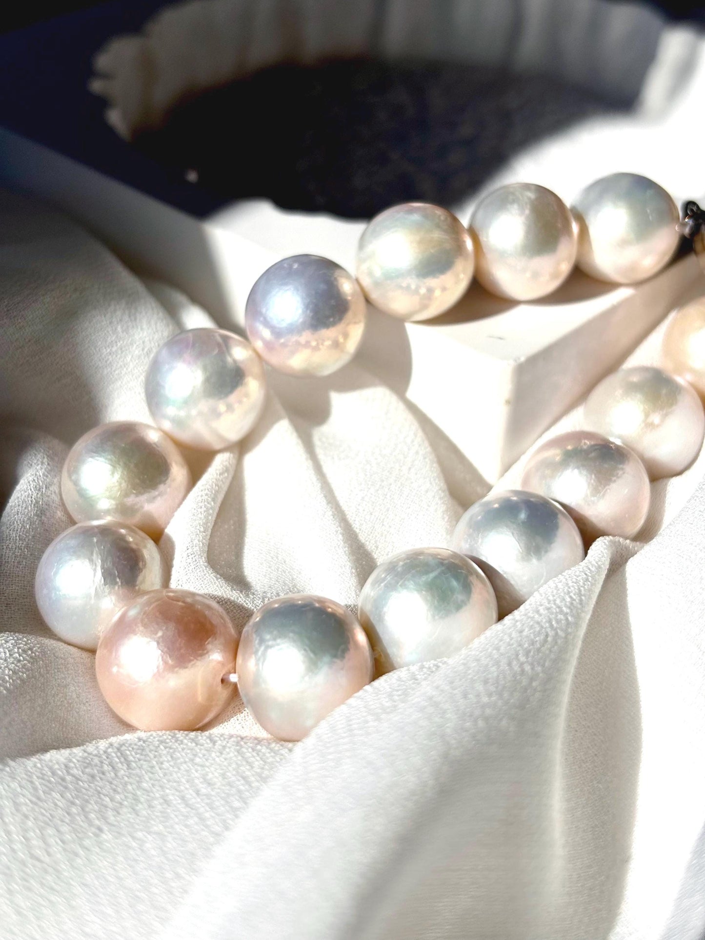 Ivory Whisper - White Baroque Freshwater Pearl Bracelet, Minimalist Bracelet, Elegant Everyday Jewelry, Gift for Mum, June Birthstone