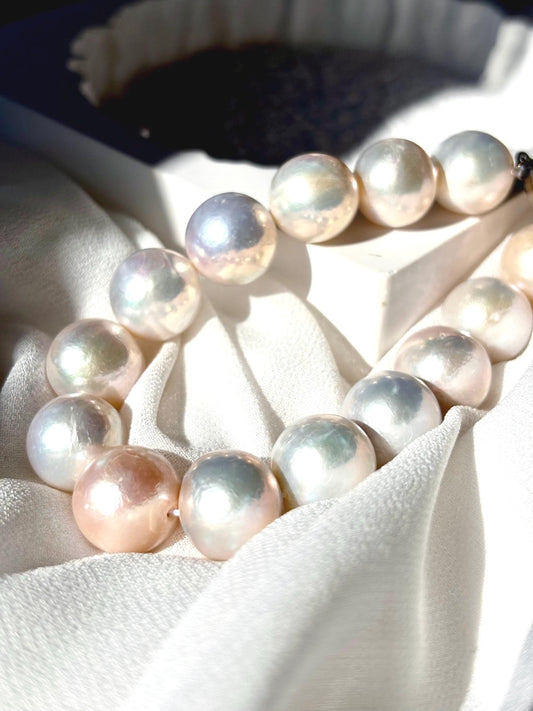 Ivory Whisper - White Baroque Freshwater Pearl Bracelet, Minimalist Bracelet, Elegant Everyday Jewelry, Gift for Mum, June Birthstone