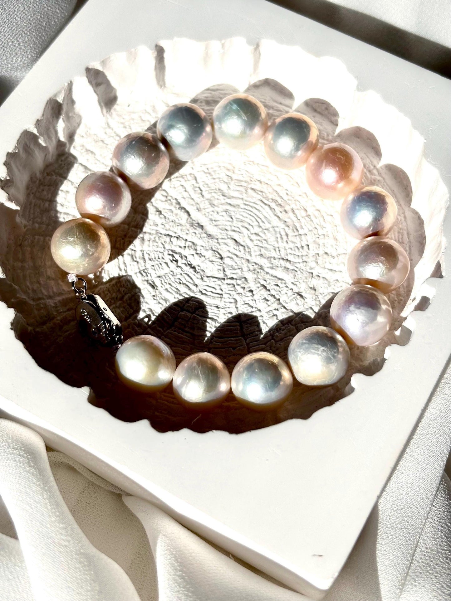 Ivory Whisper - White Baroque Freshwater Pearl Bracelet, Minimalist Bracelet, Elegant Everyday Jewelry, Gift for Mum, June Birthstone